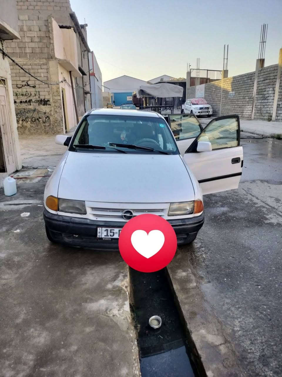 السلام عليكم استره صندوك موديل، 92 محرك كير شرط رقم دوالي هزه جديده اني الشرعي كابون بانزين بيها شرط التحويل العنون موصل جانب الايمن السعر 38رقم الهاتف ***********
