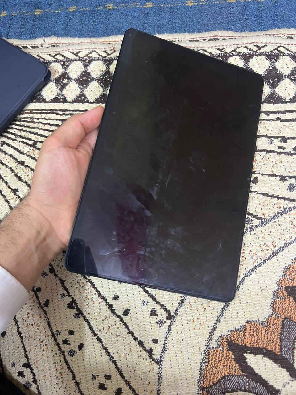 السلام عليكم 
للبيع هونر باد 9
اصدار ماجك او اس 8.0
المعالج سناب دراكون
الذاكره العشوائيه 8غ.ب
ذاكره تخزين 256 غ،ب
دقه الشاشه 1600*2560
البطاريه 8300ملم امبير تدعم الشحن السريع 
الصوت نضام ثمان سمعات تدعم الصوت 
استعمال قليل استخدام منزلي 
السعر 350 وقابل لتفاوض 
للاستفسار المراسله فقط واتساب ***********
