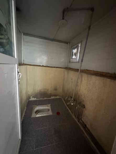 بيت للأيجار مساحة 70م طابق ثاني سعر :300
يحتوي على#استقبال#مطبخ#غرفت نوم #خدمات 
الموقع 📍الشعب خلف شارع عدن  (موقع ممتاز)
للأستفسار آكثر الأتصال ***********
