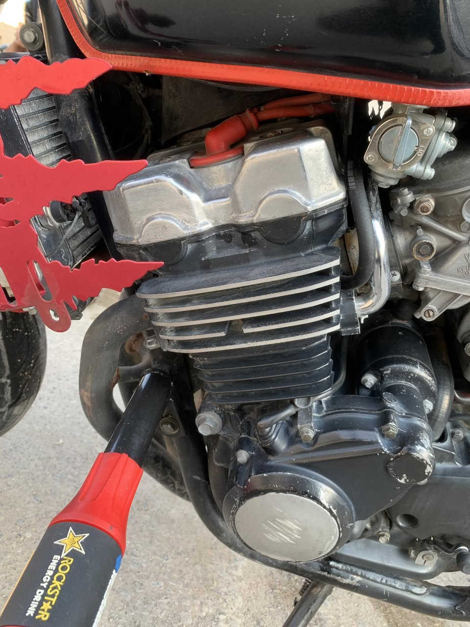 سلام عليكم من رخصه ادمن الحلوه لبيع نوع لدراجه CB400دراجه مكفوله من كلشي اوراق موجوده سعرها 13ومجال كلش قليل مكان لدراجه صلاح لدين تكريت الراقب بل شراء يتصل ***********
