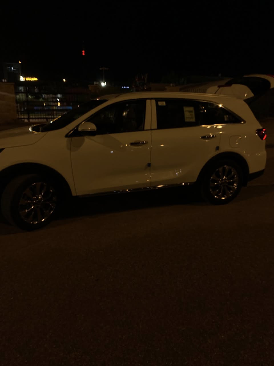 سلام عليكم سورنتو 2020رقم اربيل مكان سياره نجف السياره كفاله عامه صبغ بارد فتح فقط باب الخلفي رضعه صغيره جدا موصفات سياره ثنين كرسي كهربائي صدوك كهربائي بصمه تشغيل وبيبان وصندوك +ثنين بصمه موجوده وكاله موصفات سياره كدامك بعد اخاف ناسي شي ماشيه 95 تحويل او وكاله بيك خير ودلل سياره بسم شركة 
***********
