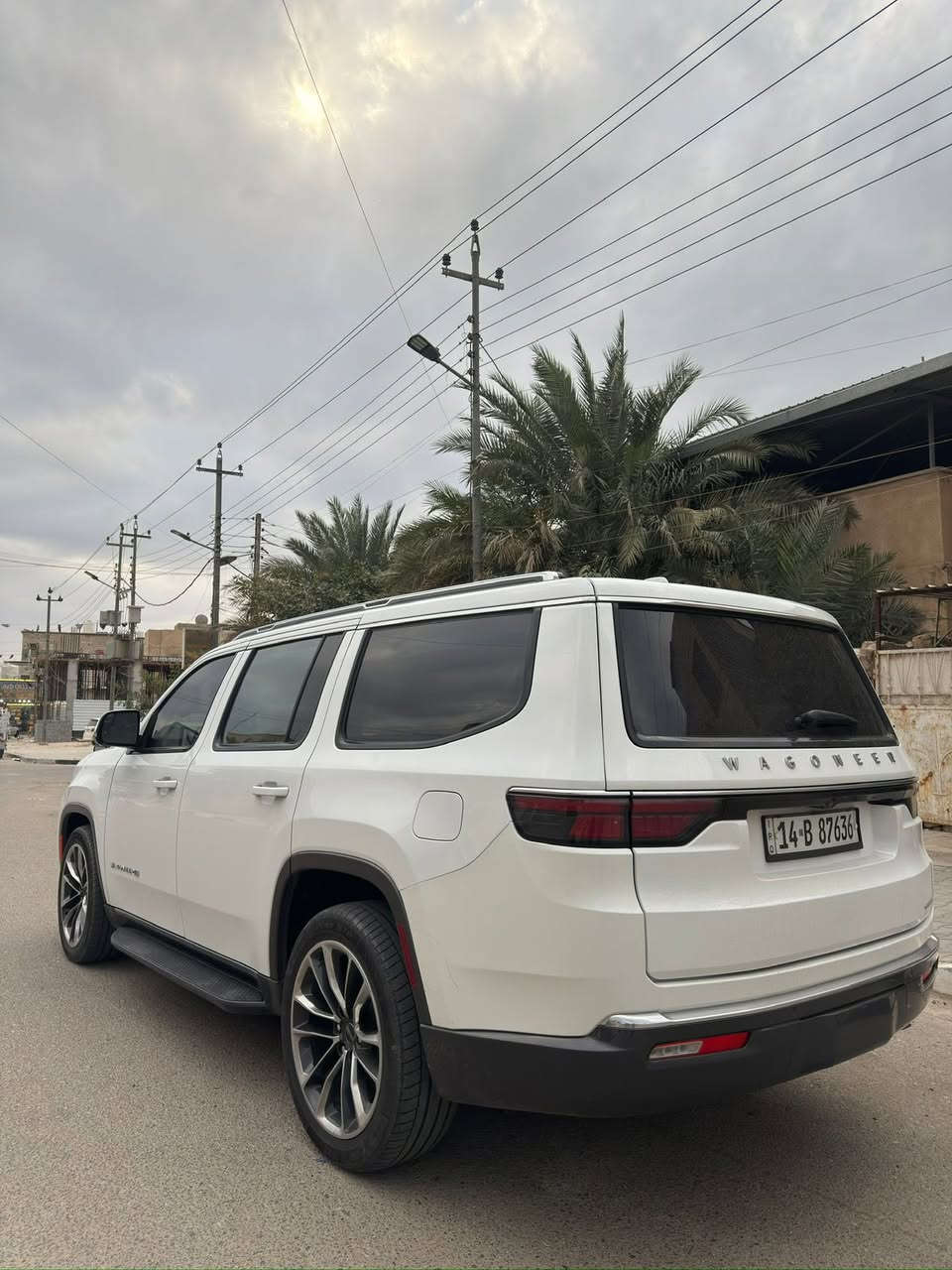 السياره موديل 2022 ماشيه 90وارد امريكي بيه ضربه باب الصدر ومبدل وكاله وبقيه السياره مكفوله السياره كلش حلوه ونضيفه
وسعره 425 وبي مجال للشراي
مكان السياره بصره
***********
