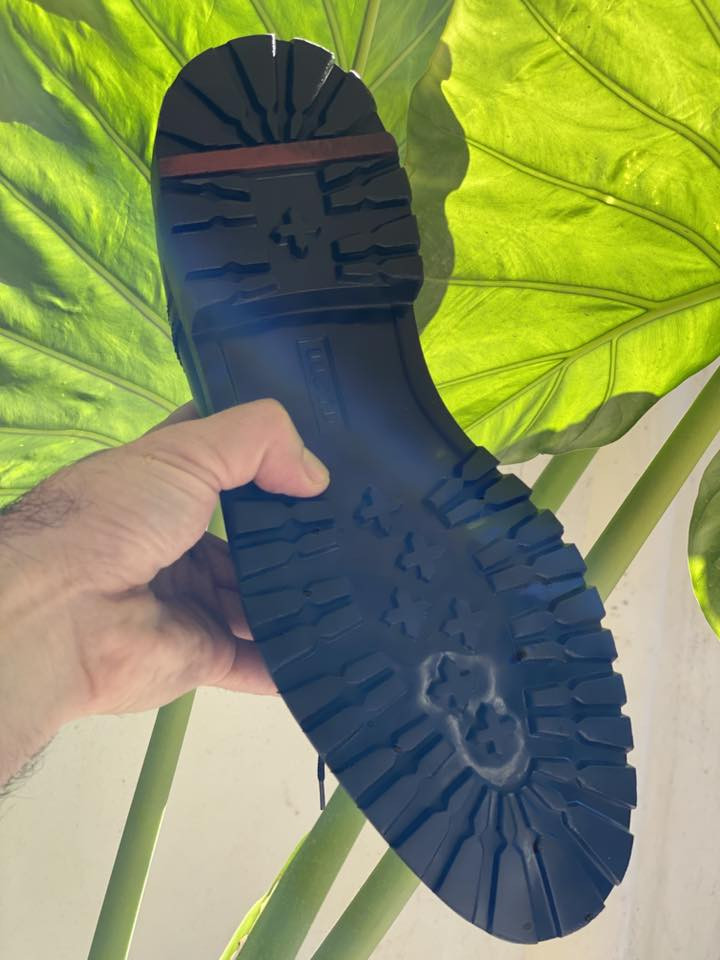 Loyd بالە ئەورۆپی مارکەی لۆید ئەلمانی ئۆرجنال ئەسلی قیاس ٤٤..دژە ئاو…..حذاء باله اوربى ماركه لويد المانى اورجنال اصلى ضد الماء قياس ٤٤..يوجد توصيل ***********
