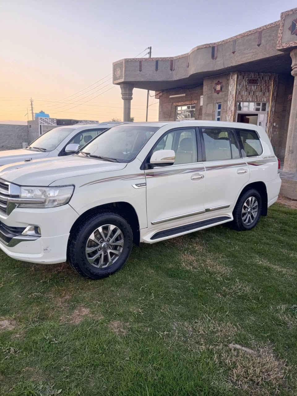 السلام عليكم
لاندكروزر موديل 8محدث 21
سياره هزه ورقم جديد بسمي شخصيآ
سياره فول مواصفات 
فتحه سقف كهربائيه 
بصمه ابواب وبصمة تشغيل 
اشاره ترحيب بدوسه
نضام ايكوو
تحكم ستيرن جهتين 
4فور ويل 
محرك v6مبدل طابوكه جديد
تخم تاير جديد 
بريك +فلنجات+دسكات كلهن جديد
سياره صبغ عام بدون دواخل وتكم ولغود وشواصي كلهن سليمات
السعر ٢٤٥وبيه مجال
مكان السياره بغداد التاجي 
اتصال ***********
