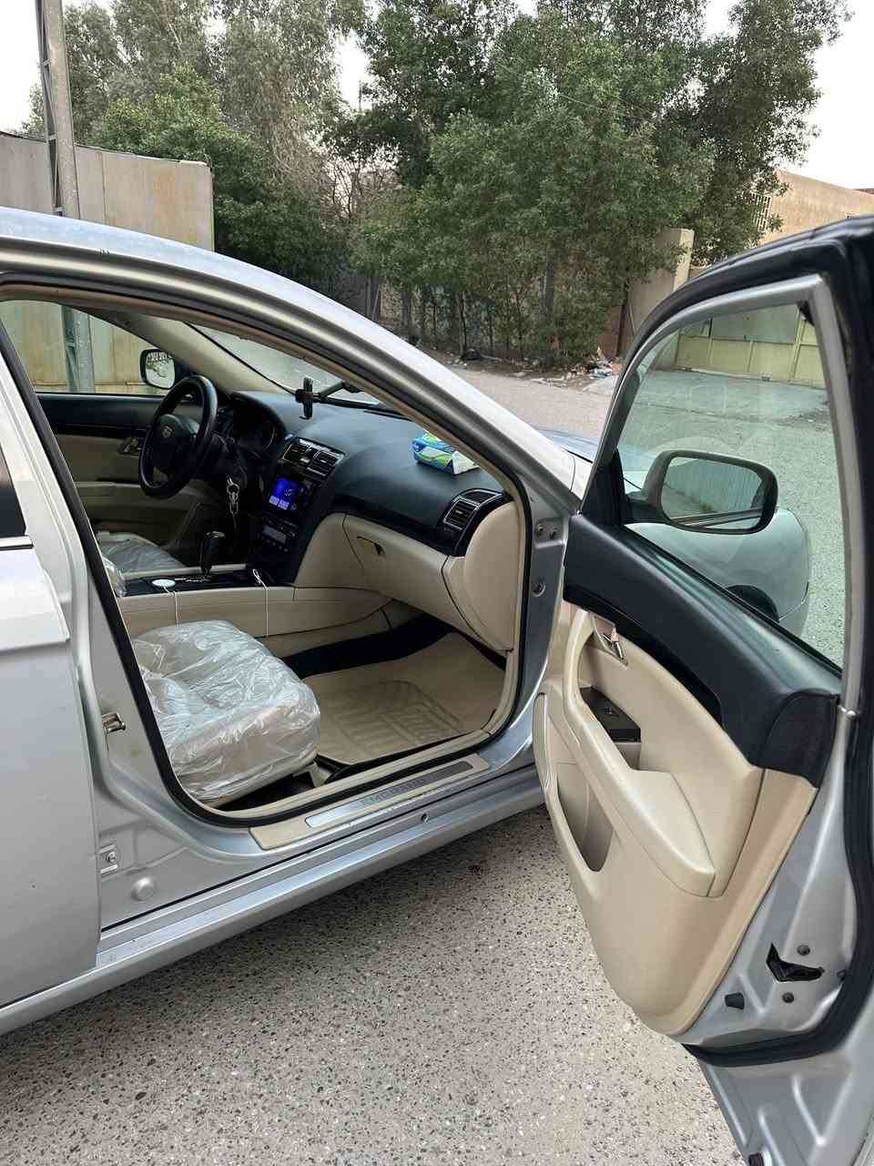 امكراند c8 مكينه وكير مسيبوشي 2400 الياباني بلادي 

رقم بغداد انكليزي هزه جديده تحويل ثاني يوم بسمي 

سياره بلاديه بدون صبغ ولا ضربه عل جراد ☑️

ربع جاملغ امامي صبغ اربع صابع ومسوي داير مال جاملغات جان خياس مسويهن باقي بلادي صدر جاهز شاشه كاربلي شحن لا سلكي برده خلفيه هل مواصفات المعروفه النقص (تبريد منقص غاز بس شغال والهورن ) سعرها (67)مجال كلش بسيط مكاني بغداد الحريه ***********وشكرا
