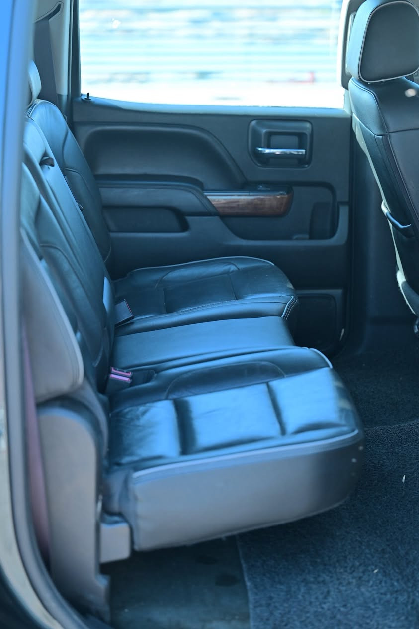 سلفرادو للبيع فول هاي كانتر 2017

المسافة المقطوعة 209 الف كيلو

حادث الجاملغ الورا الايمن صبغ وشبر بل جاملغ الامامي صبغ وتصليح خفيف في الشاصي من ورا بلاخير

السيارة باب كبير بدي قصير

رقم اربيل تحويل مباشر

محرك 5300

كابون بانزين نينوى

كير 8 نمر

سياره حيل نظيفه ماشالله وضع شركه

مكان السياره موصل

التواصل ***********///***********
