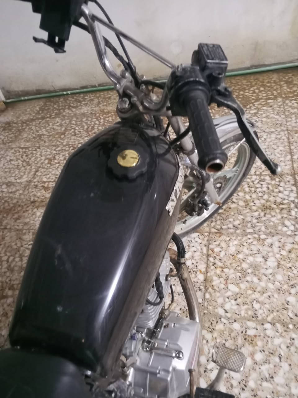 سلام عليكم سلام 5 كير للبيع اوراق سكنر موديل 21 سيفان سعر 450 بيه مجال 
مامفتوحه مستعجل على بيعه
شغاله هندر واحد سلف يشتغل بس لاغي غراضه موجوده 
الديوانية حي الحضارة *********** وتساب خط خاص موجود
