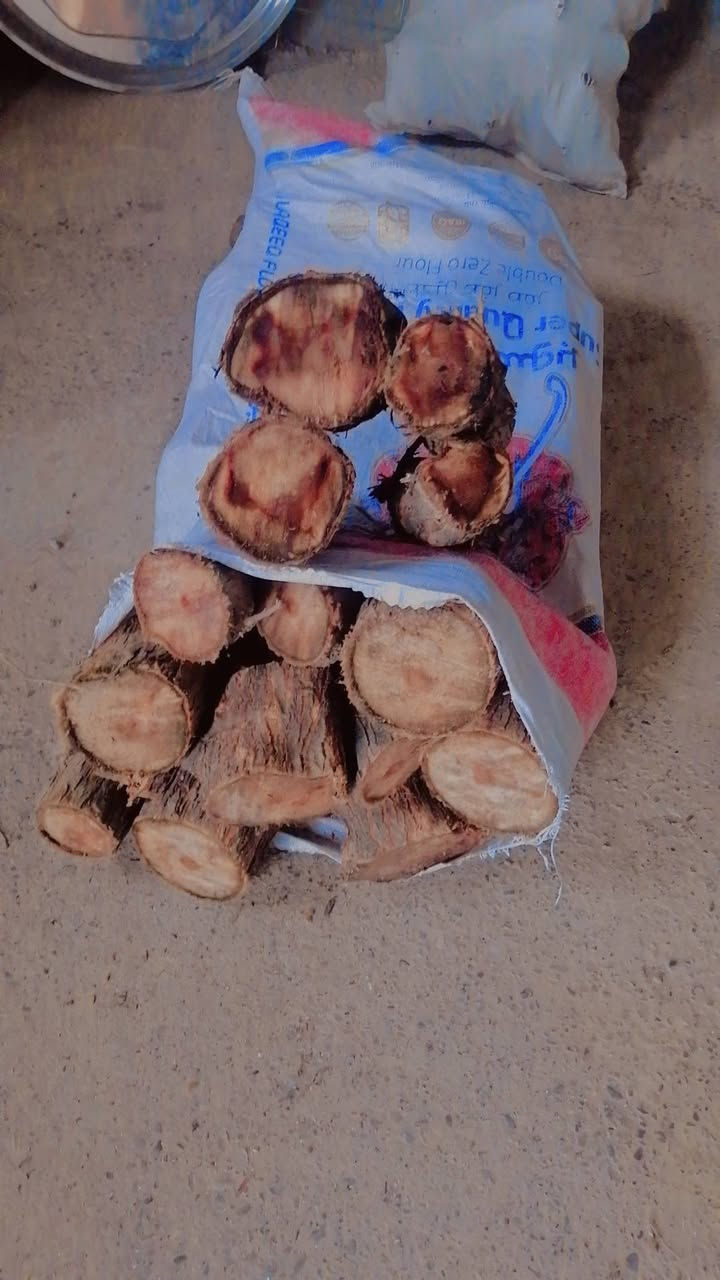 حطب للبيع بيهن كيه تقريبا
وعندي #كواني_حطب للبيع 
***********
***********
