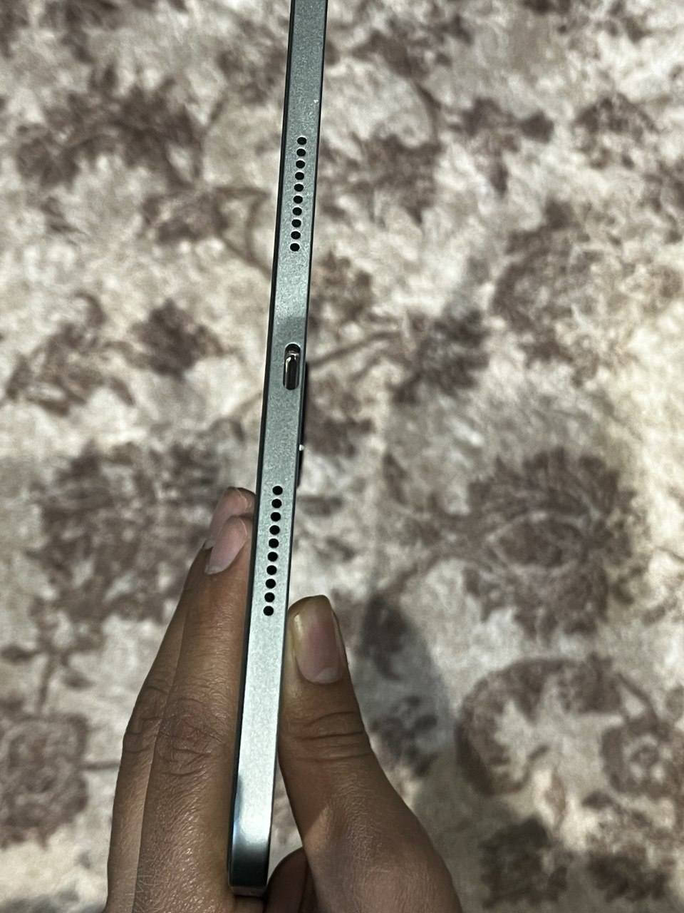 هذا الجهاز هو Xiaomi Pad 6.
يدعم ١٢٠فرم في بيجي ايباد مشحون فقط ٢٥ مره
الشاشة: شاشة بدقة 2.8K الفائقة وبحجم 11 بوصة.
ذاكره ٢٥٦ 
المعالج: معالج Snapdragon 870 لتوفير أداء قوي وسريع.

البطارية: سعة طاقة عالية تبلغ 8840 ملّي أمبير في الساعة.

ميزات إضافية: دعم شحن بقوة 33 واط، وشاشة بتردد تحديث 144 هرتز.
ملحقاته كامله


**إذا كنت صاحب هذا الإعلان وتريد حذفه لأي سبب، رجاءا أرسل رسالة إلى الدعم الفني**