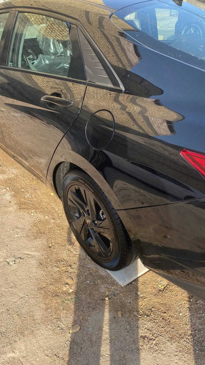 السلام عليكم
النترا ٢٠٢٣ بصرة حرة 
فول عدا الفتحة 
مكينة ٢٠٠٠ دوش
مواصفات sel 
كفالة عدا البنيد بارد بسيط بدون دواخل ولا ايرباك 
ماشية ٣٧ كيلو وليس ميل 
البصرة مناوي لجم 
جاهزة كير مكينة حدادة تبريد
 نقص زوج تايرات خلفي 
السعر ١٣٨ قفل من الاخير مستعجل على البيع
***********
