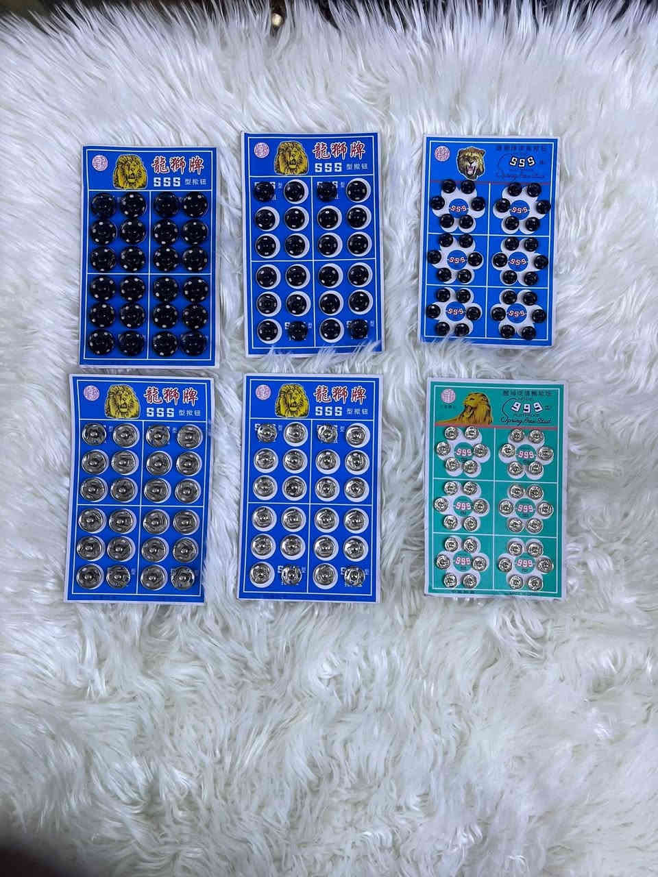 -متوفر لدينا بروش شذر اصلي جميع الالوان 🌈
- متوفر ايضاً سيم حياكه🪢  الصوف 🧶 

- متوفر فتاگات الخيوط صغيره + وسط + كبيره ثلاث انواع 🟢⚫️🔵

- متوفر طباگات  خياط يدوي بثلاث احجام صغير + وسط + كبير   بلونين اسود ⚫️ والفضي ⚪️ 

- متوفر سناره حياكه 🪢 الصوف 🧶 بكافة القياسات  📏 

يوجد لدينا خدمة توصيل 🛵 داخل الرمادي سعر توصيل حسب منطقه الزبون 

للاستفسار على الرقم *********** متوفر واتساب ايضاً 🟢⚪️ 

العنوان / الرمادي شارع الاورزدي قرب اسواق الاخرس محل ابو غسان للوازم الخياطه 🪡
