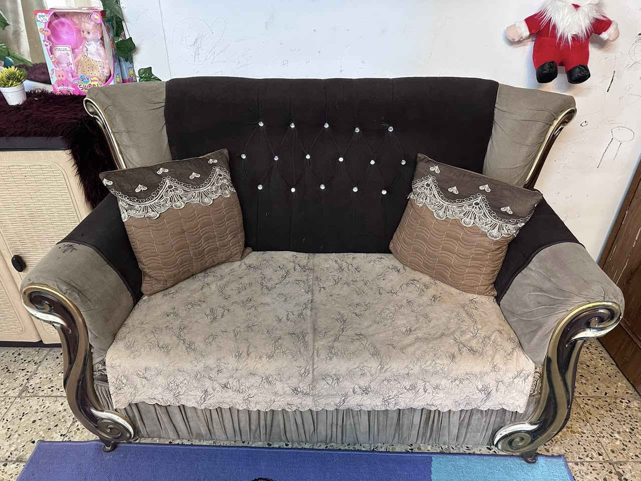 السلام عليكم
تخم للبيع تركي 10 مقاعد بحالة ممتازة

السعر 200 وبي مجال 

المكان بغداد الجديده 

الرقم ***********

ويوجد خدمة توصيل 🛵
