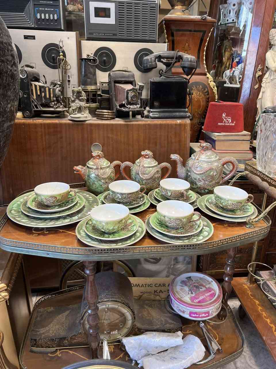 سيت صيني ابو التنين لون اخضر مميز مختوم
بي احد الاكواب مكسور وملزوك 
***********
