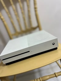للبيع: جهاز Xbox One S نظيف جداً   المساحة: 1 تيرابايت (1TB) تشيلك أحل...