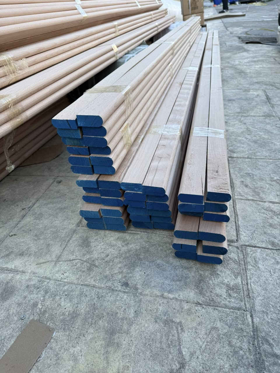 اطار قنفات خشب زان درجة اولى
5 سم 
طول 2.80 متر 
للاتصال ***********
واتساب ***********
