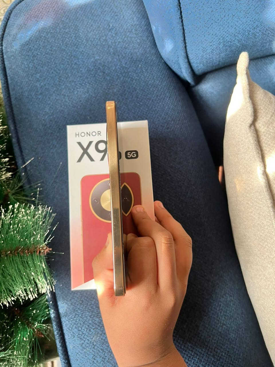 السلام عليكم من رخصه الادمن
جهاز honor x9d
ذاكره
 265gb
عشوائيه 12+12
بطاريه 83000mAh
كامره الاماميه 108
المعالج Snapdragon6 gen 4
جهاز استعمال اسبوعين فقط
كامل ملحقات من كارتون الجهاز الاصلي والكفر الاصلي وشاحن اصلي وكيبل الاصلي 
سعر الجهاز 380 وقابل للتفاوض 
العنوان بغداد الشعب حي البساتين


**إذا كنت صاحب هذا الإعلان وتريد حذفه لأي سبب، رجاءا أرسل رسالة إلى الدعم الفني**