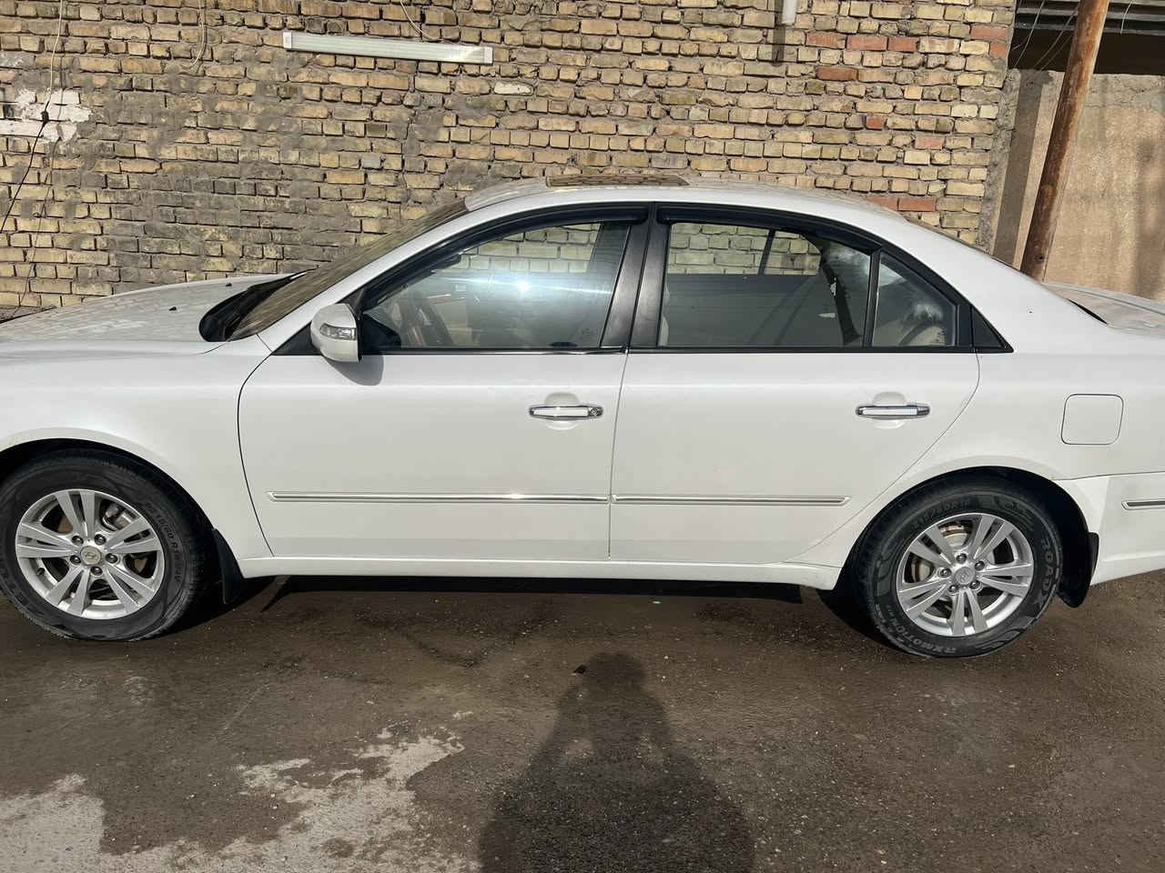 السلام عليكم
سياره سوناته 2010لون ابيض صدفي 
محرك كير  تدفئه تبريد مكفول
سياره كاعده ونظيفه السياره بسمي
تخم تايرات كله نظيف رقم بغداد
الحصوه ابي غريب السعر 135$
الرقم ***********
***********
