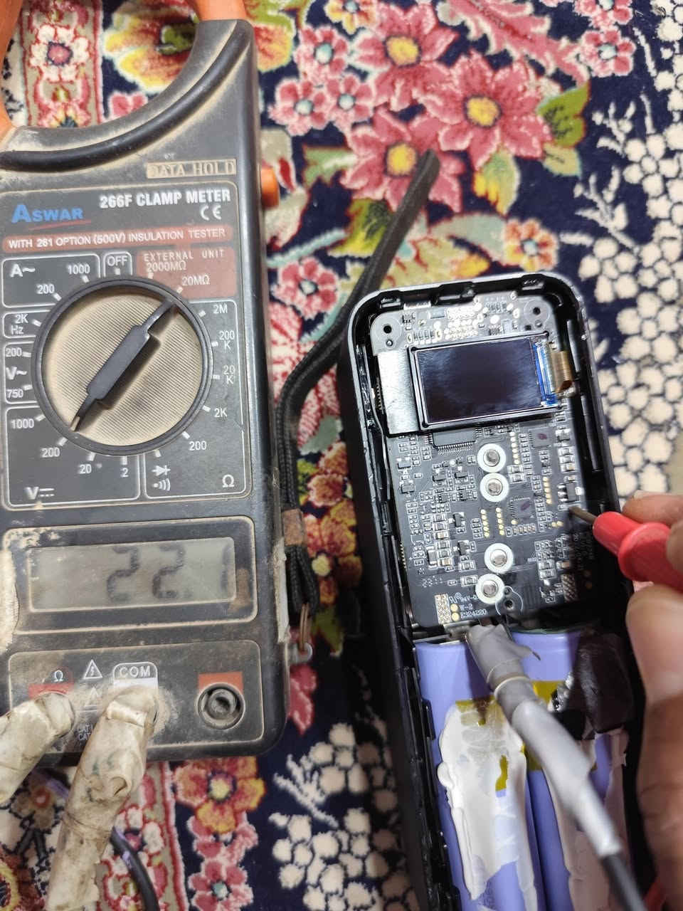 السلام عليكم
بور بانك انكر 24000 ملي امبير عدد اثنين
طافي ما اعرف شبي اشتريت كارتون الكترونيات وطلعن بي خليتة على الشحن لكن الشاشة طافية فتحت واحد منهن فحصت البطاريات شغالات  ويقرن 22.1 فولت و3.5 للبطارية الوحدة يعني البطاريات شغالة مثل ما موضح بالصور 
اثنينهن ب35 الف مكاني بابل 
ملاحظة من فتحتة انكسر قطعة من الكفر بس ترجع تكبس


**إذا كنت صاحب هذا الإعلان وتريد حذفه لأي سبب، رجاءا أرسل رسالة إلى الدعم الفني**