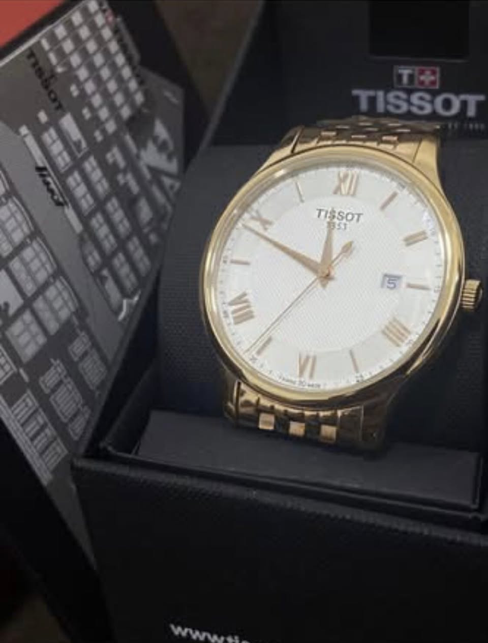 تخفيضات بمناسبة نهاية السنه
ارخص من كل المحلات: 
كمل اناقتك بساعة تيسوت سويسري اصلي
القطر 42 ملم
الزجاج زفير ضد الخدش
الكيس ستانلس ستيل
السير ستانلس ستيل، 
الكيس والسير مغلف جولد روز PVD
المينا بيضاء محببة
ارقام رومانية
تتحمل عمق 100 متر
للطلب والاستفسار يرجى الاتصال بالرقم***********، واتس اب
يوجد توصيل
