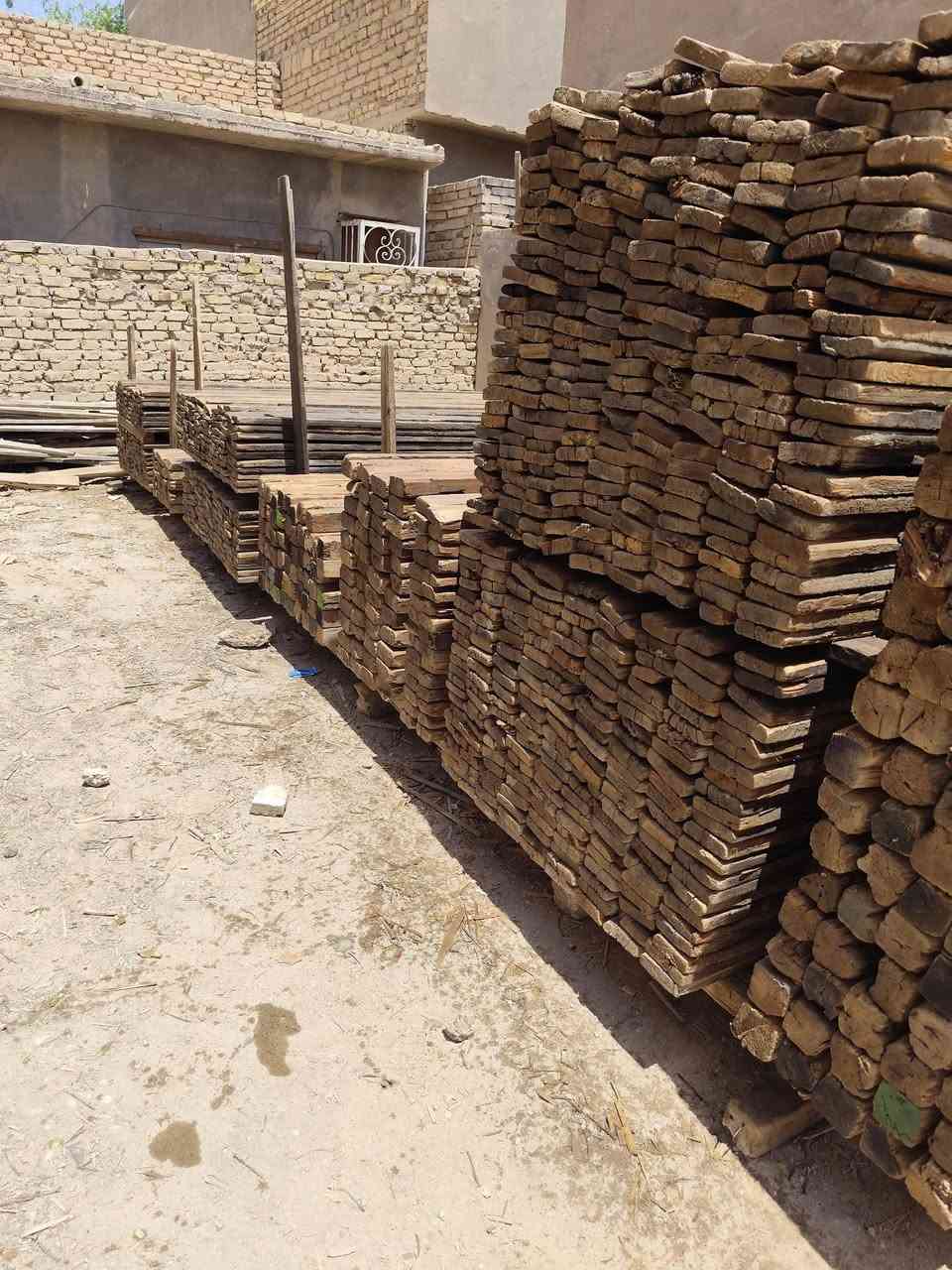 قالب خشب مستعمل للبيع 12مكعب مناسب جدا العنوان بابل هاتف ***********
