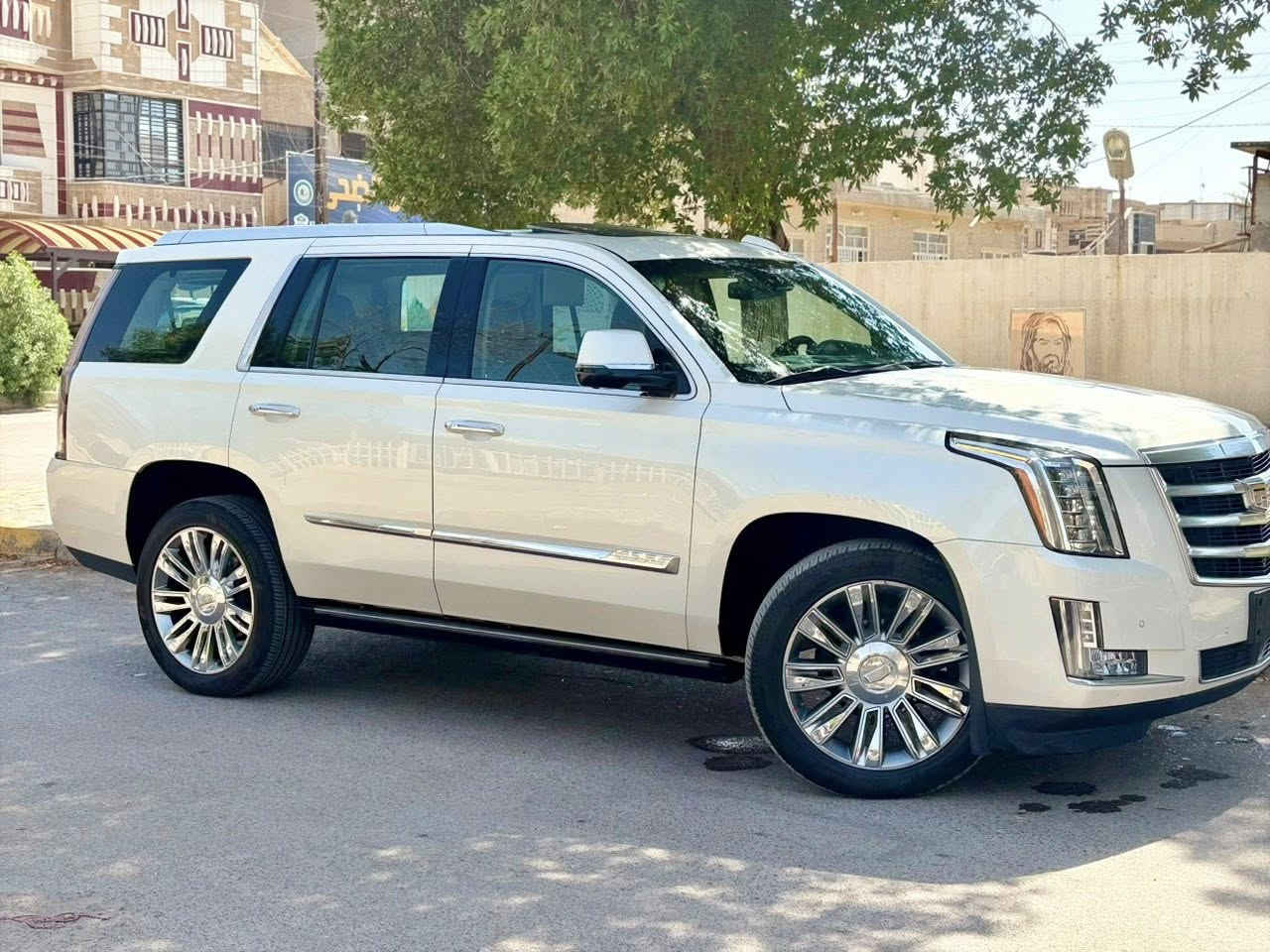 للبيع او مراوس 
كاديلاك اسكليد 600 platinum VIP 2015 
‎كديلاك اسكاليد  بلاتينيوم  وكالة المنصور 
رقم بغداد مميز وياها بسمي 
‎السياره اعلى فئه بالمواصفات  
‎الكشنات
‎كهرباء 
‎كشنات جلد  قرميدي 
‎تدفأه تبريد 
‎سماعات بالكشن 
‎حساس خلفي امامي 
‎رادار ٣٦٠ درجه 
‎اتو بارك 
‎داتا شو 
‎هاندبريك اوتو 
‎اوتو هولد 
‎خمس كامرات 
‎خمس بصمات 
‎شاشات خلفيه 
‎نفكيشن
‎جكات
‎لايت ليزري 
‎دوسات كهرباء 
‎سقف شامو 
‎سقف بانوراما 
‎ستيرن كهرباء وخزن وتدفأه 
‎شاحن وايرلس
‎ثلاجه 
‎المحرك ٨ سلندر حجم ٦٢٠٠ 
‎كير 8 نمر 
‎الجنطه كهرباء 
ماشيه 193 KM
‎سيارة حيل نظيفة كلشي عل بلاد لوك

السعر 365 ورقه ‎

مكاني بغداد 

للتواصل ***********
