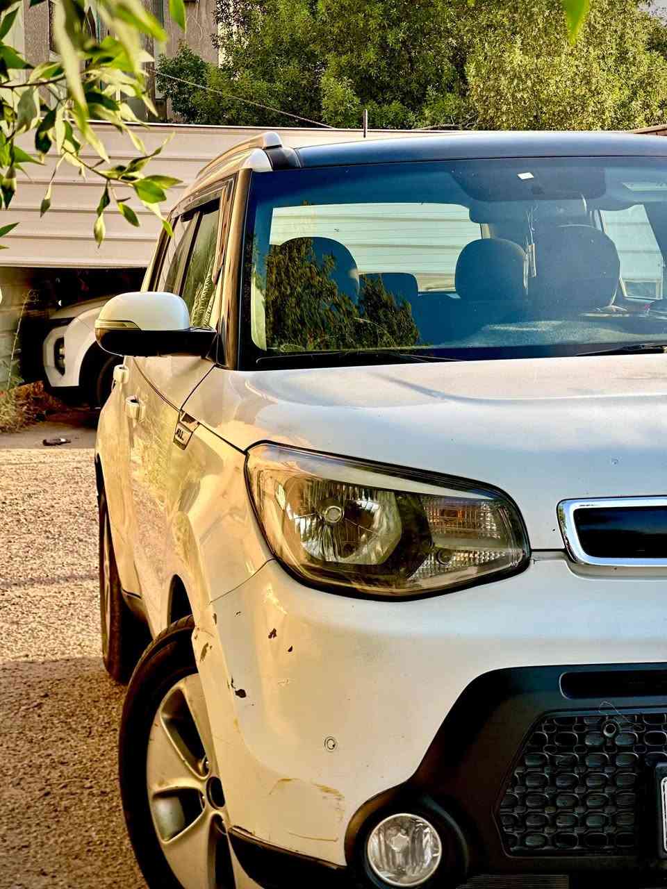 (للبيع كيا صول 2014)🚗🚨
🔥 FOR SALE | KIA SOUL 
2014 | Full Option (1/1) 🔥
فول مواصفات 1/1👌🏻💯

2Color

إذا تبحث عن سيارة نظيفة، أنيقة، ومتكاملة بالمواصفات، فهاي السيارة تستحق وقتك ومعاينتك.

✅ فول مواصفات (1/1)
✅ تشغيل بصمة + بصمة أبواب
✅ مرايا شفط مع إشارات وترحيب
✅ بانوراما
✅ كشنات جلد فاخرة
✅ تدفئة وتبريد للمقاعد
✅ تحكم كهربائي بالمقاعد
✅ شاشة حديثة مع Apple CarPlay
✅ منظومة زينون
✅ تبريد ثلج
✅ صدر أمامي وخلفي مبدل جديد

السيارة بحالة ممتازة، وما تحتاج غير ترتيبات بسيطة حسب رغبة المشتري، وجاهزة للاستخدام اليومي بكل راحة وثقة.

📍 Location: بغداد – الشعب
📲 WhatsApp: ***********

لأصحاب الذوق الرفيع… المعاينة خير دليل.
