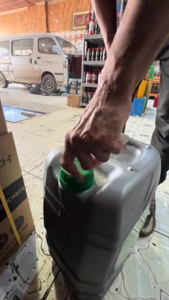 في خدمات ابو عمر للزيوت تتوفر لدينا جميع انواع الزيوت لجميع انواع المحركات… 📍 موقعنا: [بغداد، الحسينية، قريب كراج الاسدي] 📞 للحجز والاستفسار: [ *********** ] ​[خدمات ابو عمر للزيوت ] - نحافظ على قوة محركك.  #س#سيارتز#زيوتخ#خدماتب#بغدادالعراق
