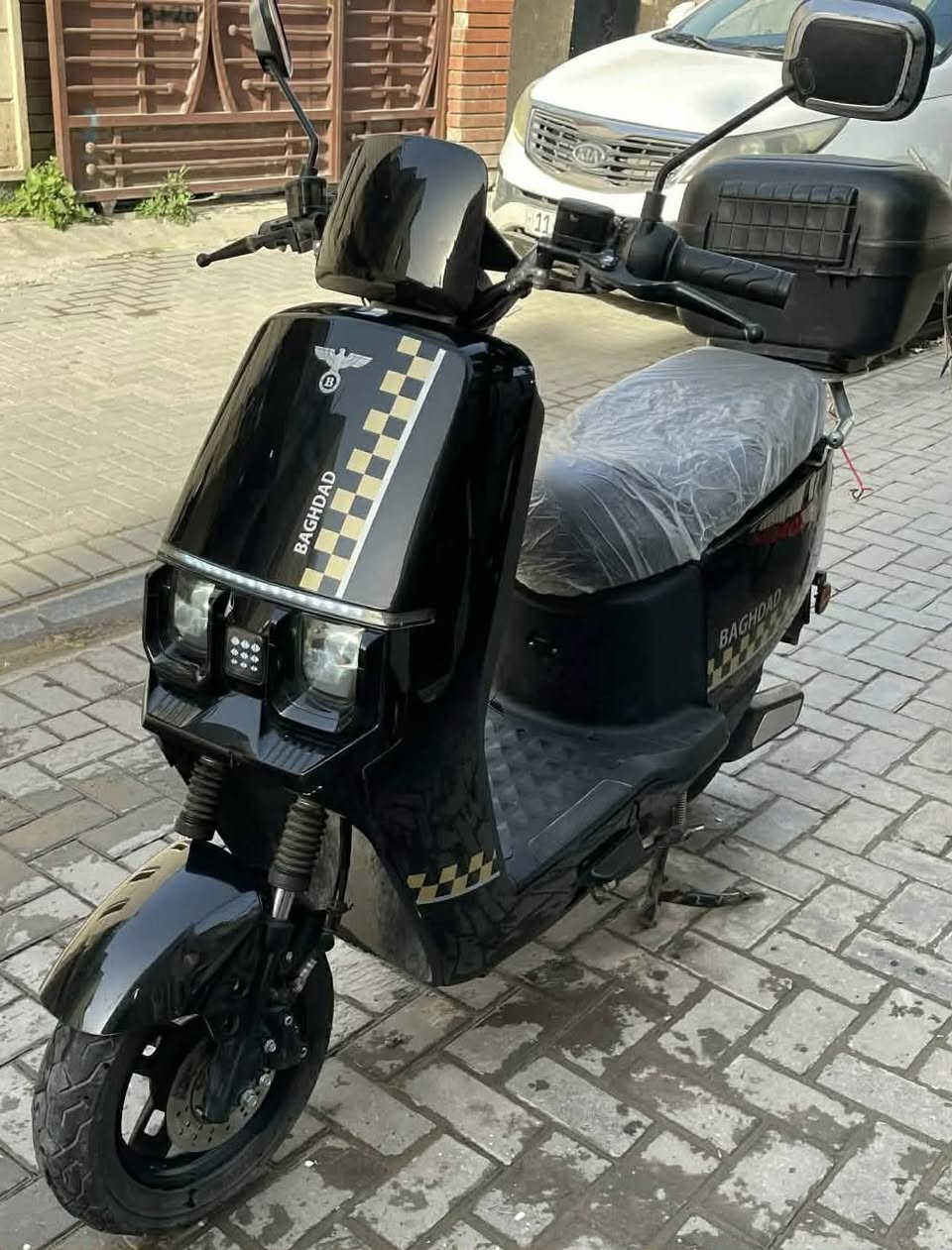 دراجه شحن شركه بغداد الوحش
نظام تشغيل عن بعد

بصمتين وكارتين وسويج

وصندوق خلفي + مكان تخزين

منفد يو اس بي شحن اي جهاز

6 بطاريات كرافين

اشاير يمين يسار

لايت لد امامي

السرعه 80

تمشيك بالشحنه الوحده من 45 الى 55 كيلو متر

تتحمل وزن 150  كيلو

السعرر 825 وبيها مجال
مكان المحموديه 

*********** بي واتساب
