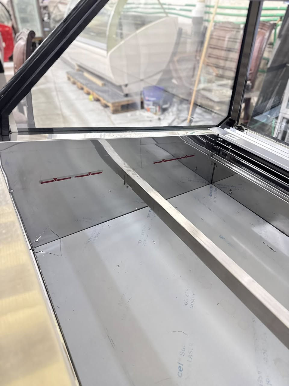 #معرض #الايطالي
عارضه lSA  ايزه ايطالي 🇮🇹🇮🇹
16 بلاك كبير 220 سم
موديل حديث 
مستخدم اخو الجديد 
نضيف جدآ 
تبريد هوئ 
سنكل فيز 
دبل كمبريسر 
كلشي بيه بلادي على وضع الشركة 
ضمان شغل 100‎%‎
💤
السعر والتفاصيل مراسله الصفحة 
او الاتصال هـ ***********
العنوان بصره 
#سيدحسين
