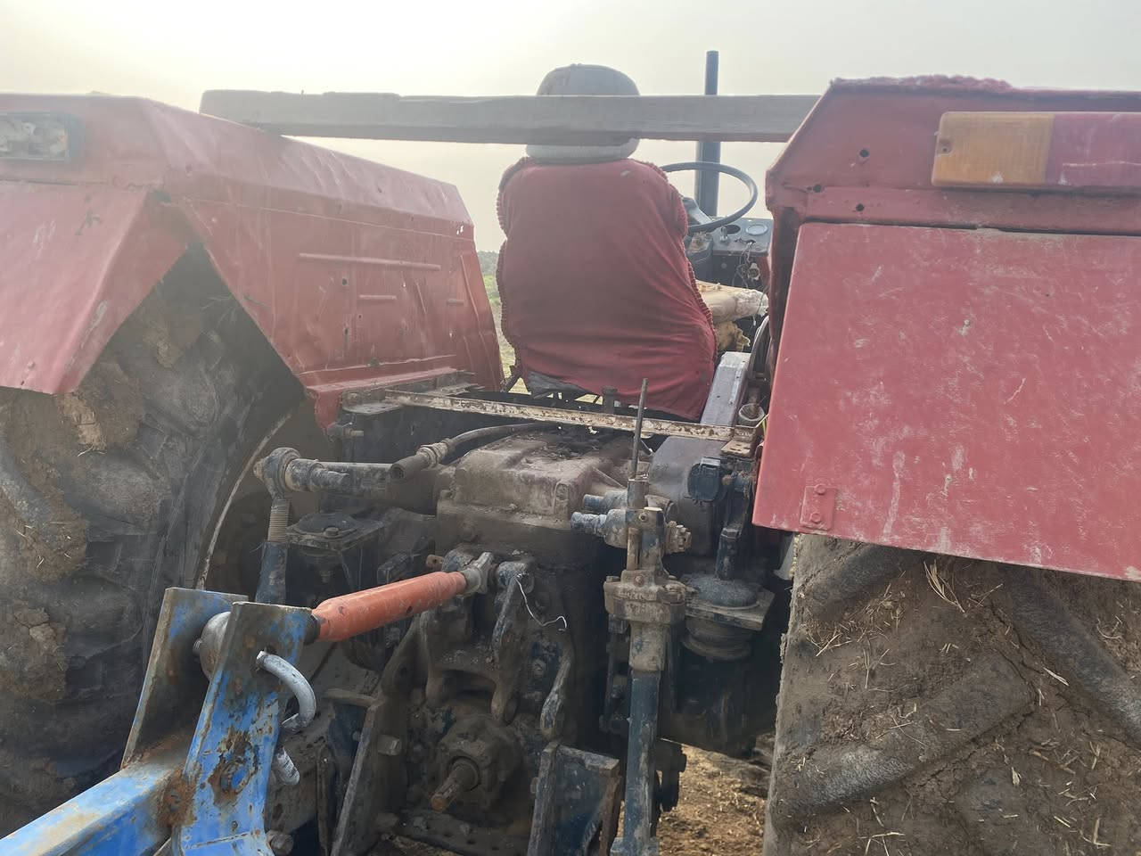 سلام عليكم 
عنتر ٨١  للبيع اصولي  جاهزه للعمل ماكوان واسط كوت الموفقيه *********** السعر 8 مليون معه الفدان
