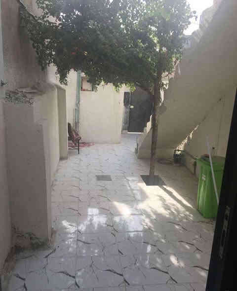 مشتمل ارضي للأيجار 
العنوان :  المعقل _ شارع المهندسين📍
المساحه :  100 م 
يحتوي على :  2 غرف منام + صاله + صحيات + مطبخ  
المواصفات : مستقله ذات باب معزول + بناء حديث + 
شارع 20 متر
سعر الأيجار : 700 الف 
للتواصل : 
***********
*********** 
***********
