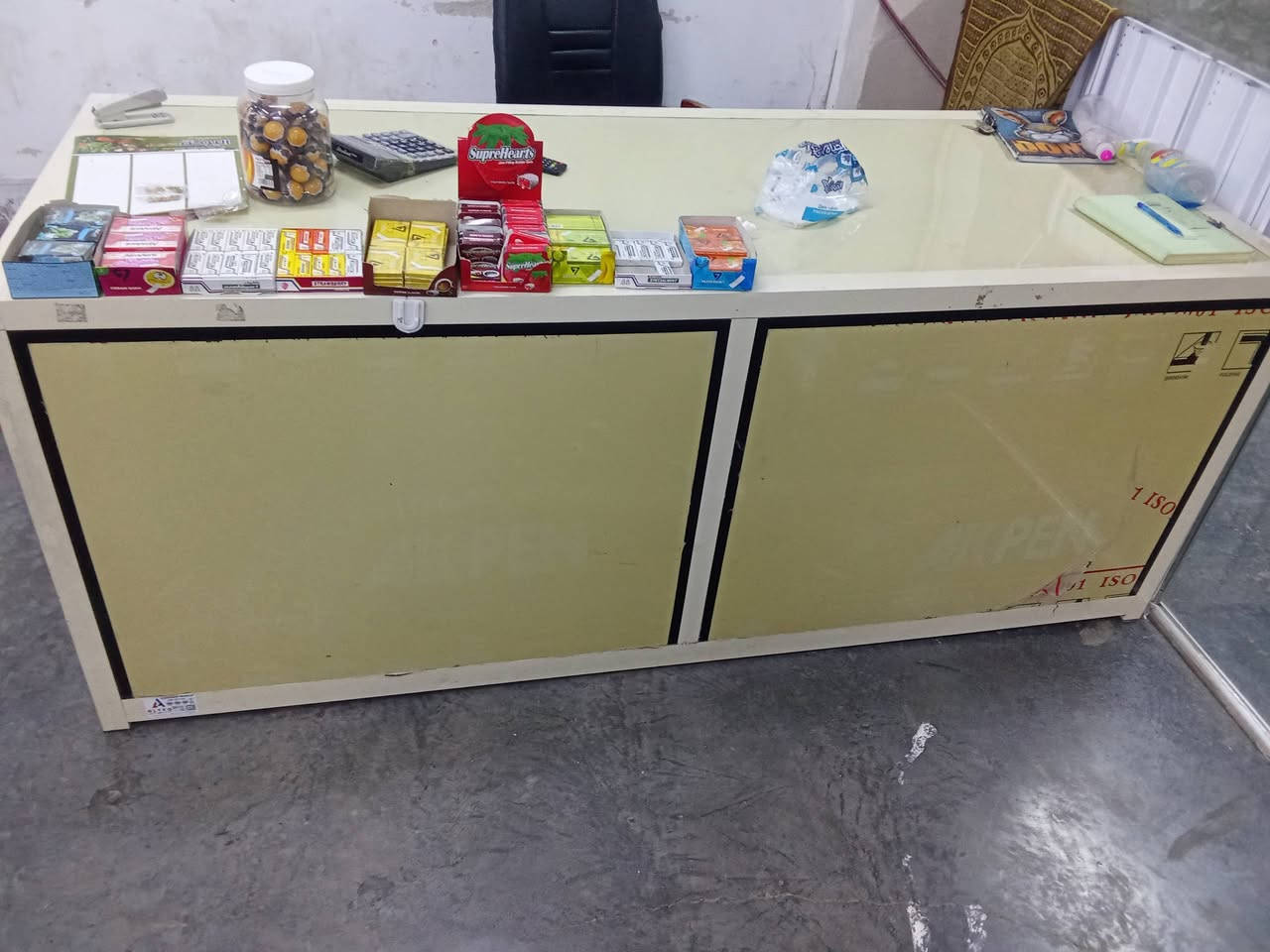السلام عليكم محل للبيع في التاجي هور الباشا يحتوي على خمس عوارض وحده مال شركه وحده مال لحوم ووحده مال موطه مال الشركه وسيستم مال كاميرات وبلازما مال كاميرات بي ثمان كاميرات ويحتوي على الكاشير و60 متر رفوف جداري وسفينه سبعه متر وبي مواد غذائيه قليل وشلات شيبس اثنين بسعر مناسب ***********
