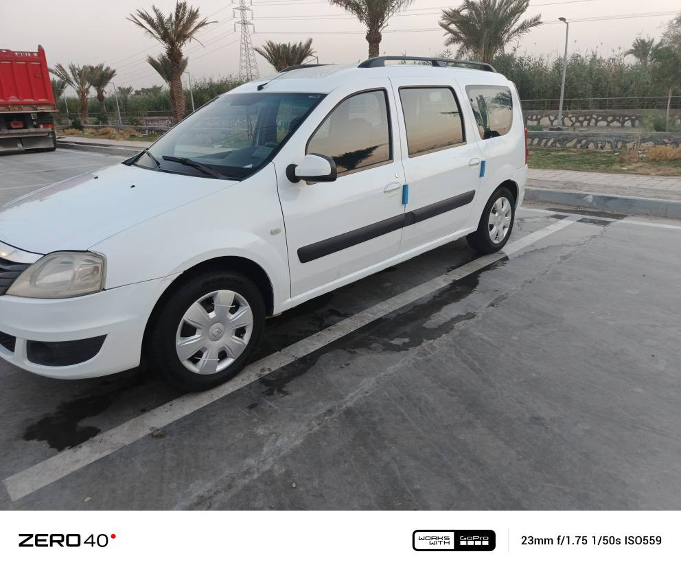 السلام عليكم
البيع رينو لوكان سبعه راكب رقم دولي 
السيارة لاضربه ولاتبديل مكينه وكير شرط تبريد شغال تدفه شغالة حداديه تخم تاير سنويه جديده  كهربيات كلها شغاله 
السعر ٧٣ وبيها مجال قليل مكان السيارة محافظة الديوانية قضاء غماس ///// ***********
