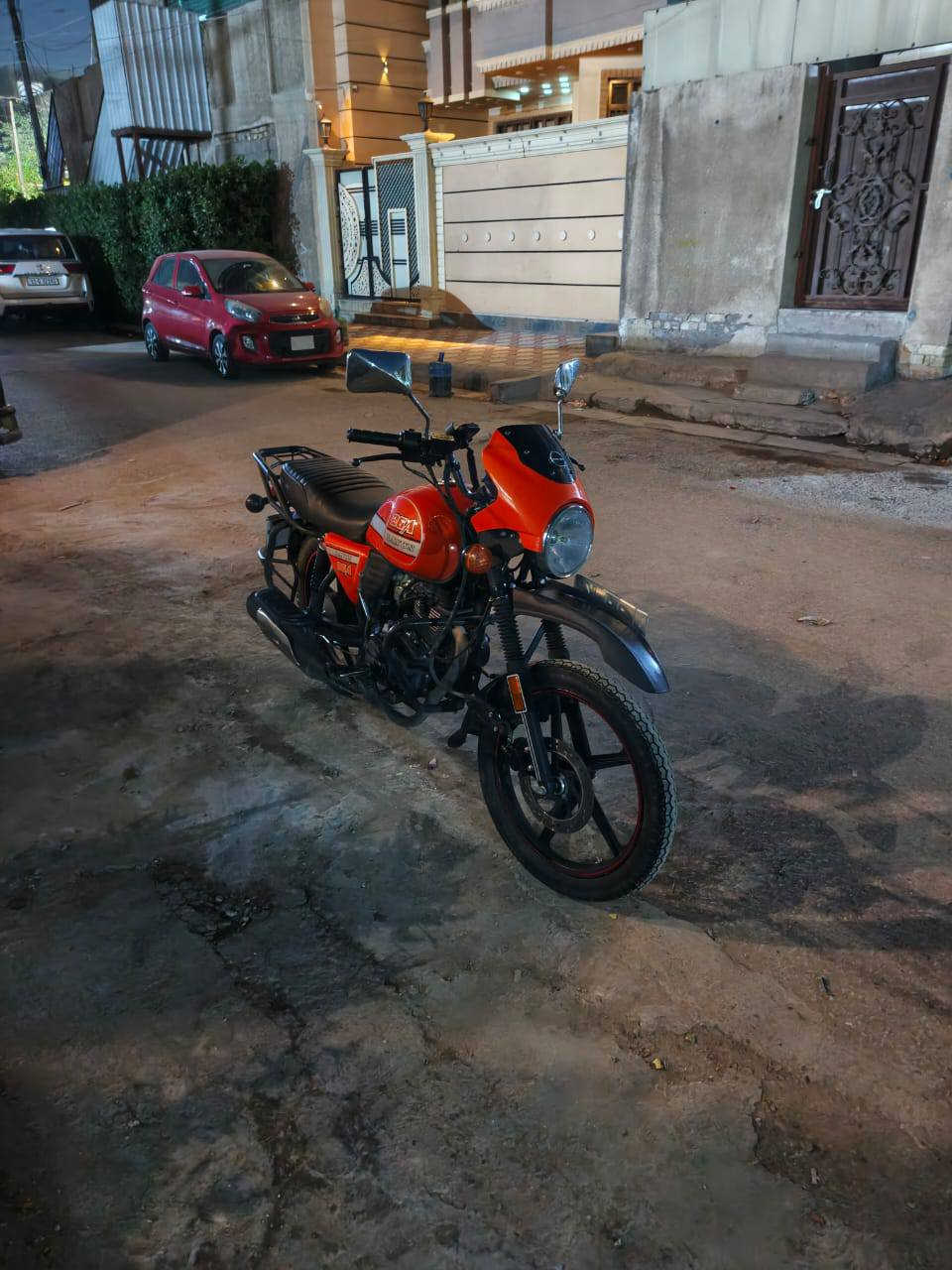 السلام عليكم ديوان للبيع مرقم بغداد درجه مال جناي فول شلعه معدل مكينه بجيس كاتم تجي وشوف بعينك مكاني الشعب ***********    2400بيه مجال
