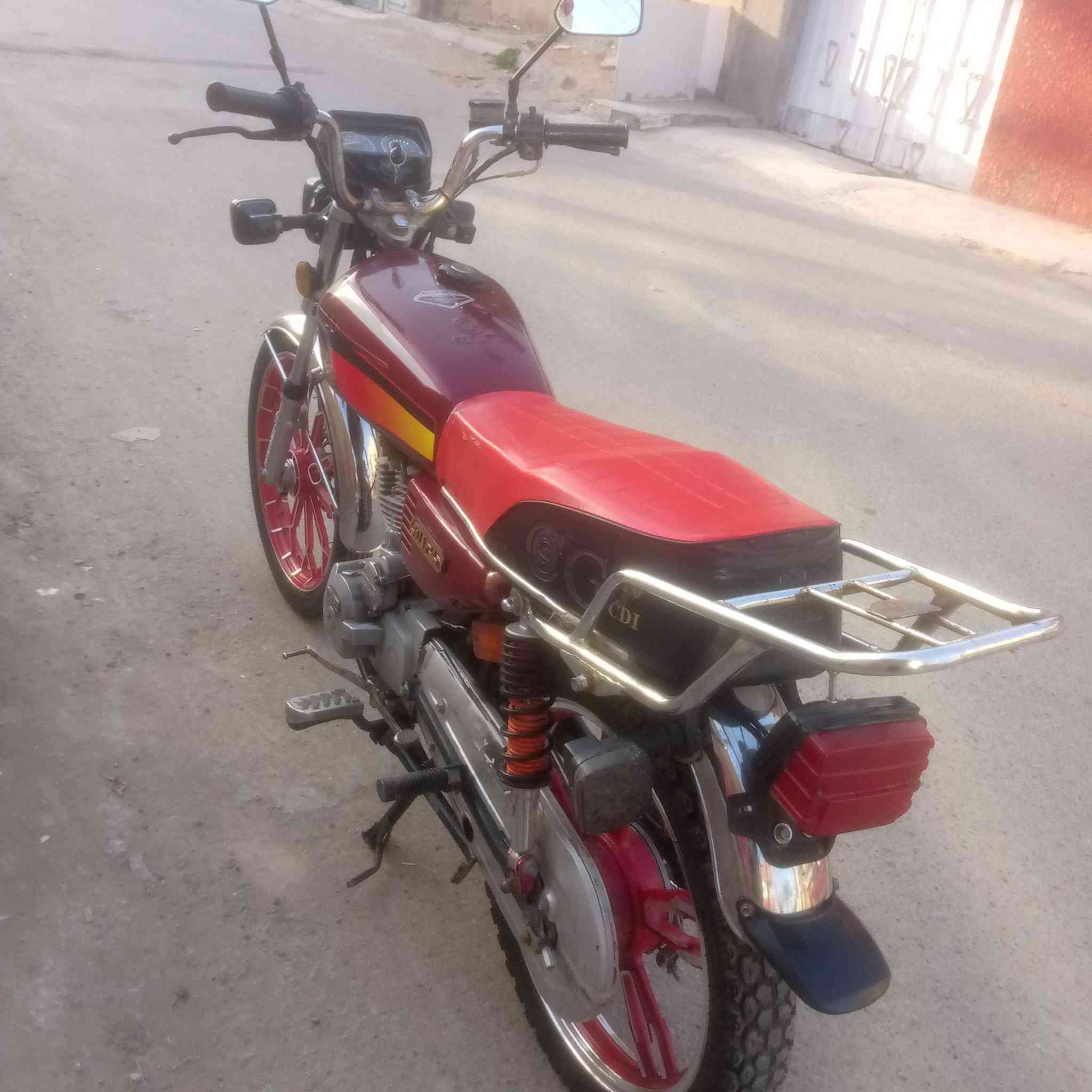 سيفان موديل 23 
مكينة نظيفة ومريحة خير من الله 
كهربائيات كلها شغاله نكره سلف 
بغداد الحسينيه ***********
425
