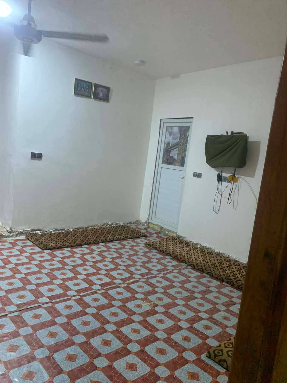 يا الله بسم الله الرحمن الرحيم ورجعنا وياكم بيت المساحه 210 البيت يحتوي على غرفتين وصاله ومطبخ واستقبال وتخاريج البيت بنائه بلوك اساس صب سقف كونكريت البيت يحتاج ملاحظات بسيطه عنوان طالبو  زراعي سان 25 اقرار محكمه
البيت النجف الاشرف نهايه قريه الغدير سعر البيت 35 وبي مجال الاستفسار واتساب او اسفل الرقم يتوفر لدينا جميع المساحات والخدمات ***********
