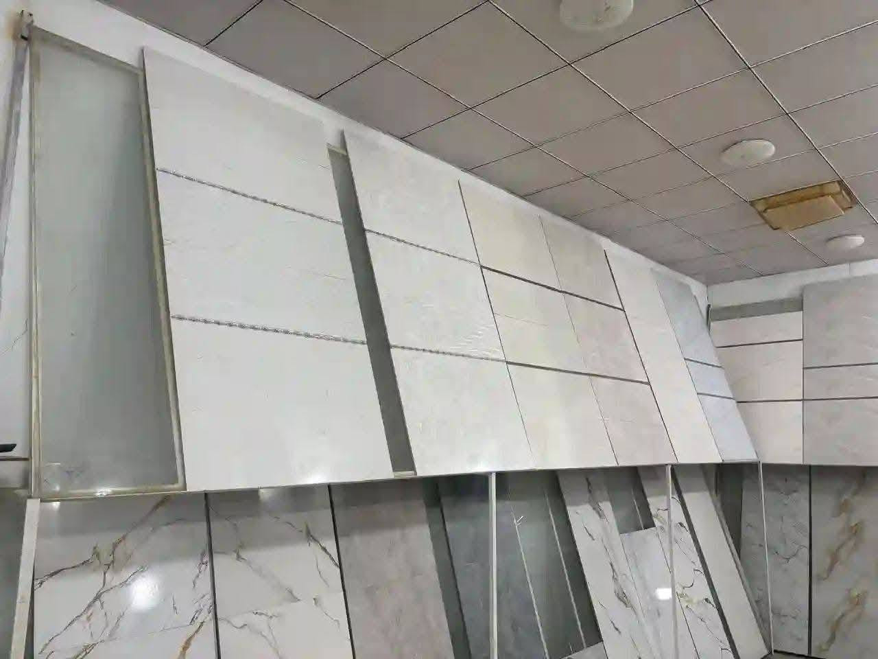 سيراميك  للبيع. مال. تعزيله جوه السوك
السعر من 5٫500 دينار لحد 6٫000 دينار و سعر تعزيله
العنوان :قرب جامع مصطفى بك فرع ندافين
للاستفسار ***********
