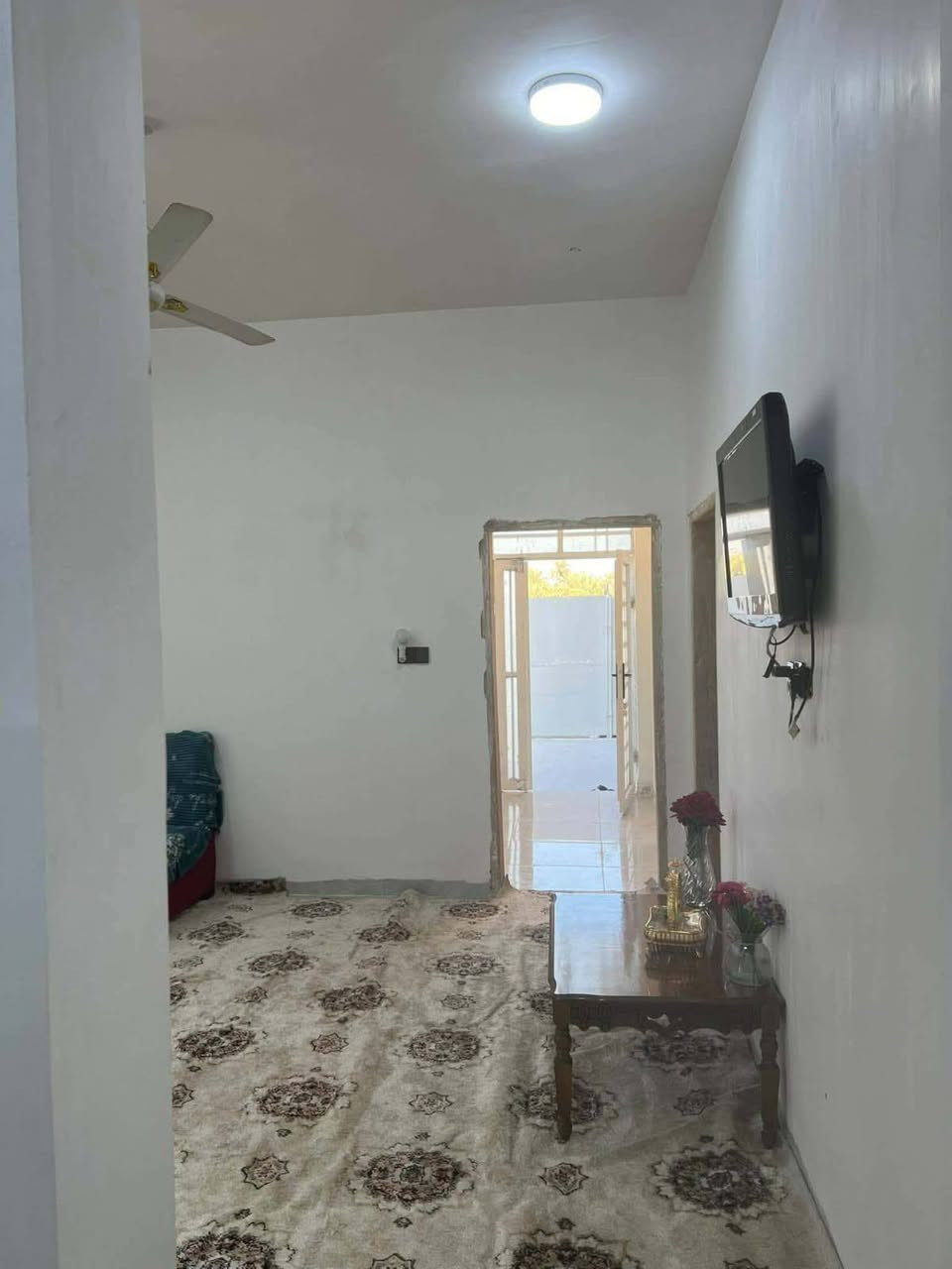 دار للبيع بناء 🏫فوول 
دار للبيع 
مساحة 280م طابو زراعي سند25
بناء حديث وخدمات كامله
@@@
نقص فقط سياج وتطبيگ السطح
@@@
ملاحظه تريد واقع حال تريده كامل 
@@@
يحتوي على
غرف نوم عدد2
كلدور
مطبخ
استقبال
كراج وحديقه
الموقع //ورديه داخل المقاطعه المقابل مدرسة مالك الأشتر 
الابتدائيه
للاستفسار الاتصال ***********
