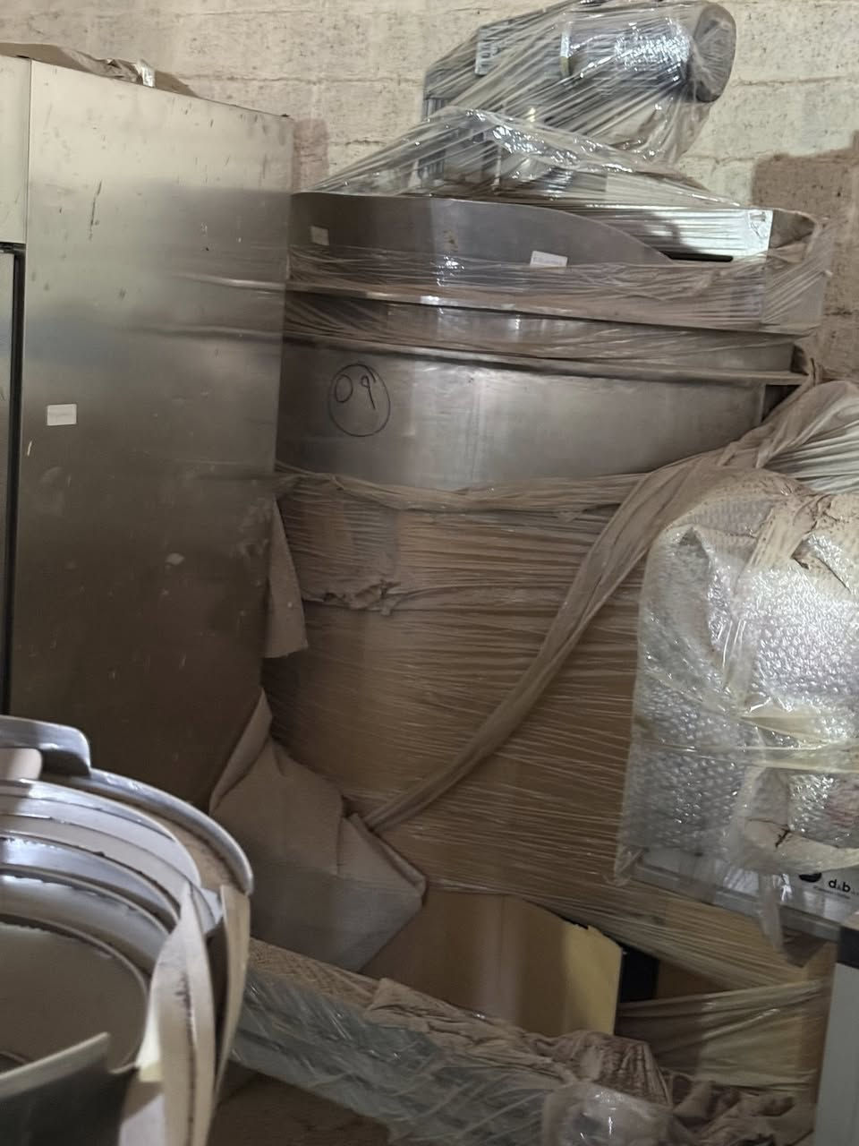 سلام عليكم متوفر معدات معمل ادوية💊💊 الصنع ايطاليا انكليزي يوجد خلاطات  ومكائن تعبئة ومكائن تغليف ويوجد كثير من المعدات أجهزه مختبرية المكان بغداد التفاصيل خاص او اتصال على الرقم ***********
