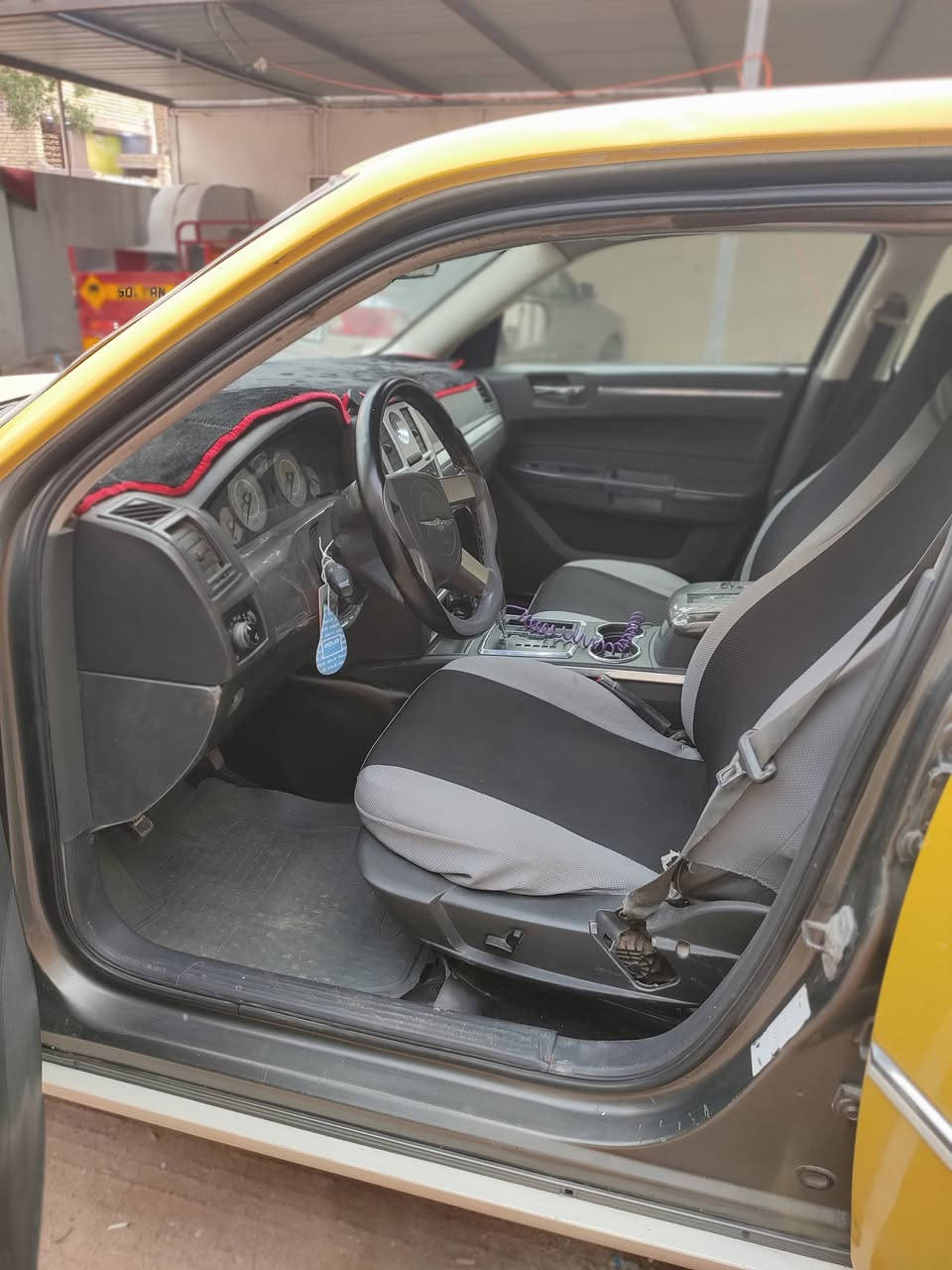 تفاصيل داخل صوره
