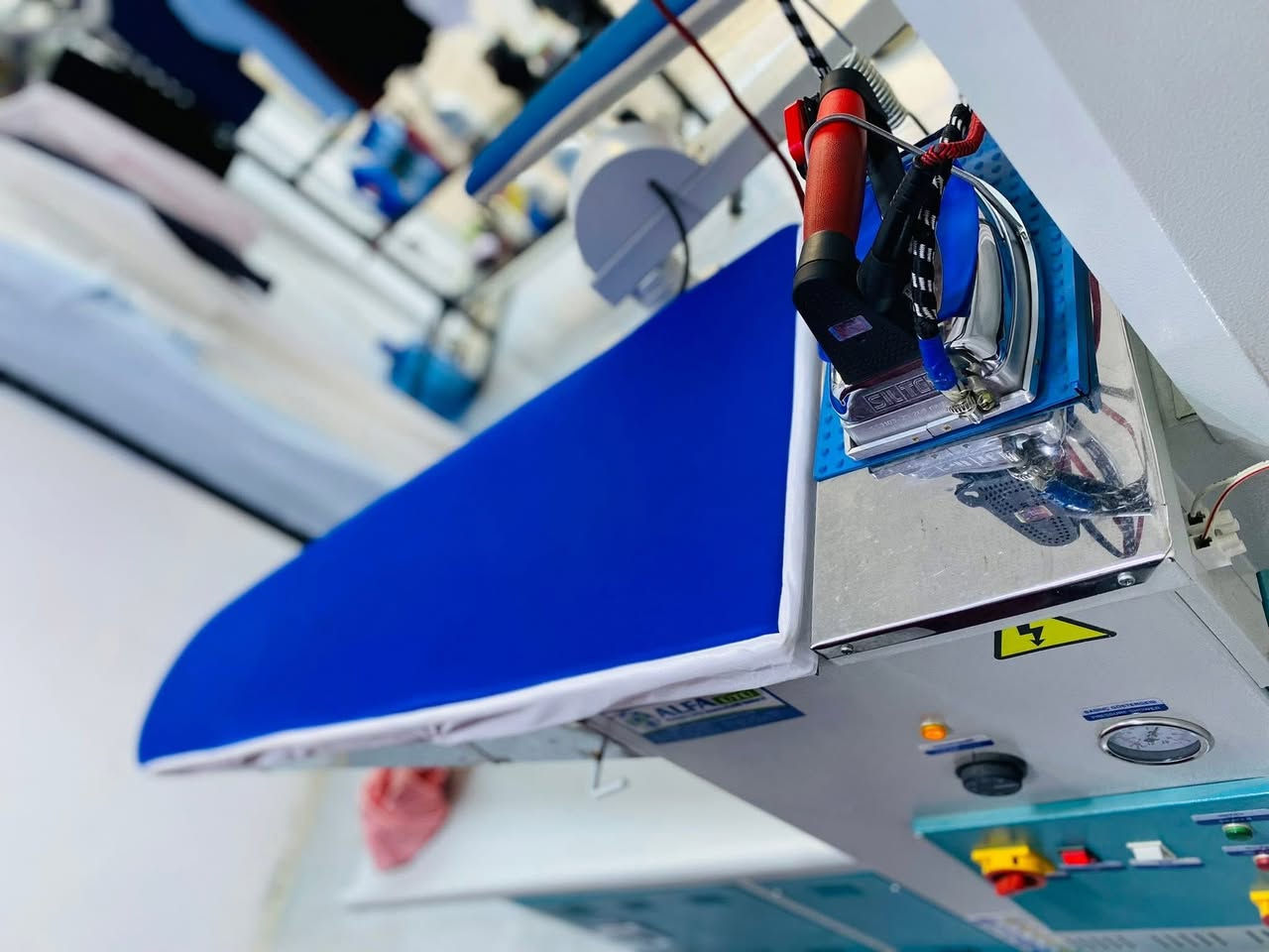 السلام عليكم مكوى وغسيل للبيع جاهز جهاز نورفا تركي_ غساله اوتماتيك _تانكي ماء ارو _سبلت محل مرتب 
خلف جامع الامام علي (ع)موقعه حلو 
سعره مناسب(سبب البيع عندي ضرف ) 
*********** اتصل وتدلل
