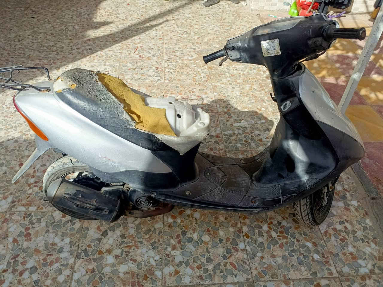 السلام عليكم 
دراجه عصفوري 60 الدراجه كامله ما بيها اي نقص فقط بس الكشن السعر 200 وبيها مجال 
المكان الرميثه ملعب القديم 
***********
