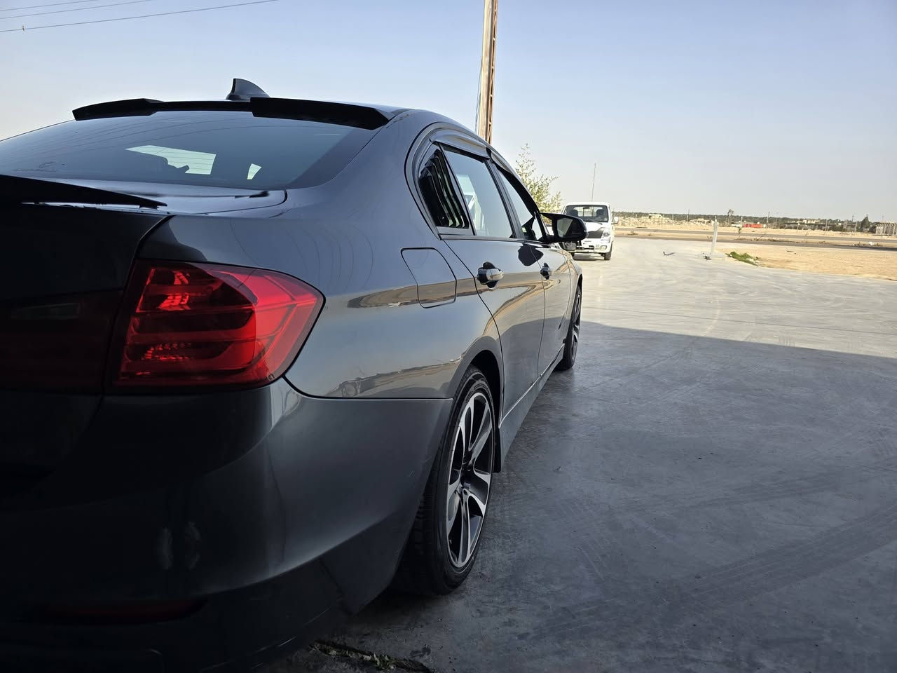 السلام عليكم 
f30 2013
محرك n20 ٤ سلندر تون بور تيربو
ماشيه ١٩٦ الف 
بدون حادث بدون صبغ 
بنيد قمارع صندوك بيهن جراد مغلفهن وعندي صور قبل التغليف
كهربائيات بدون نقص
حداديه جاهزه 
كير محرك كفاله 
بدون حجر بيئه ومطفي السيرفس
صيانتهه كله يم منتضر اوتو 
تدفئه شغاله
تبريد ذاك الصيف مبدل منضومه كامله عدا الفريز الداخلي
دركه m
شاشه ١٠ انج كاربلي واندرويد اوتو 
لدات مبدلهن لون اصفر 
زارعلهه شفتات ومبرمجهن 
عليه شويه اضافات بسيطه 
قبضه كير كرستال m
مفعل بيهه السبورت بلس 
سكوبات 
سبايدر نسيت شسمه 🤣
شادلهه كفرات فجوج حديد ومغلفهن يم بوبستكر عاكس ضوئي ضمان سنه 
كامره خلفيه
تخم تاير جديد بيهه
وياله كلش نضيفات هم مال bmw بس غير موديل 
كفرات مرايا باتمان 
سعرهه ١٦٠ وبيهه مجال قليل 
مكاني صويره-بغداد 
***********
