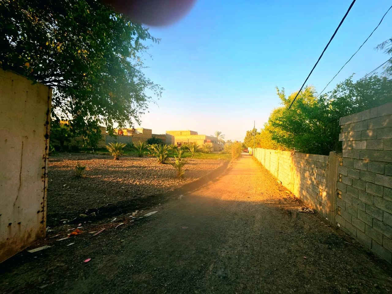@إشارة *البستان للبيع / دونمين إله ربع
حي الحسين الجديد قرب مشروع جسر الناظم الماجديه
______
 البيت الأول 
_________
 متكون من طابقين
1-  الطابق الاول( غرفتين +صاله +استقبال +مطبخ
+حمام داخلي) 

2- الطابق الثاني ( غرفة + صالة + صحيات داخلية

بأضافة / إلى مضيف خارجي

البيت الثاني /مشتمل 
________________
متكون من غرفة + صالة+ مطبخ + استقبال + صحيات*

متوفر  كهرباء تبليط مجاري كلشي متوفر
للاستفسار الاتصال على الرقم
*********** عمارة, ميسان
