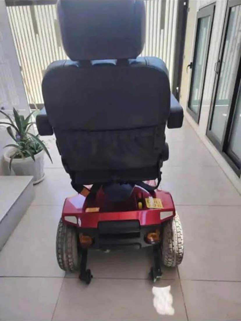 ئەم عارەبانە شەحنە بۆفرۆشتن بێ عەیبوو زۆر خاوێنە نرخی 10 وەرەقە و معاملە بۆ پەیوەندی
***********
*********** شقلاوة, أربيل
