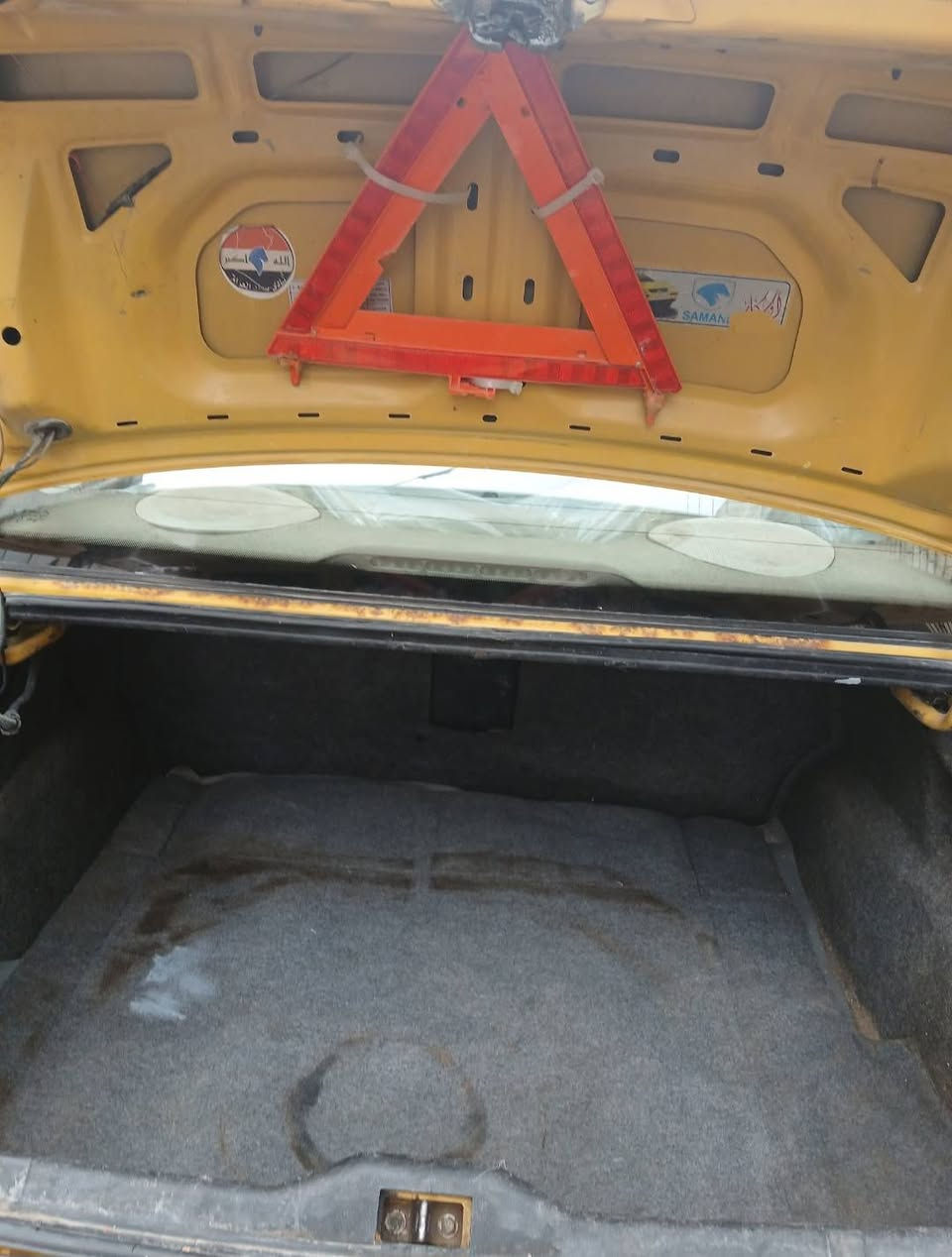 السلام عليكم سمند ١٢بدون صبغ وخياس وضربه مقفولة مكينه جديده كيرحداديه نضيفه جدآ بس بيه دوسات صبغ هيه غرامات مصفر مكان بلديات سعره ٣٨شراي يجي ويدلل ***********
