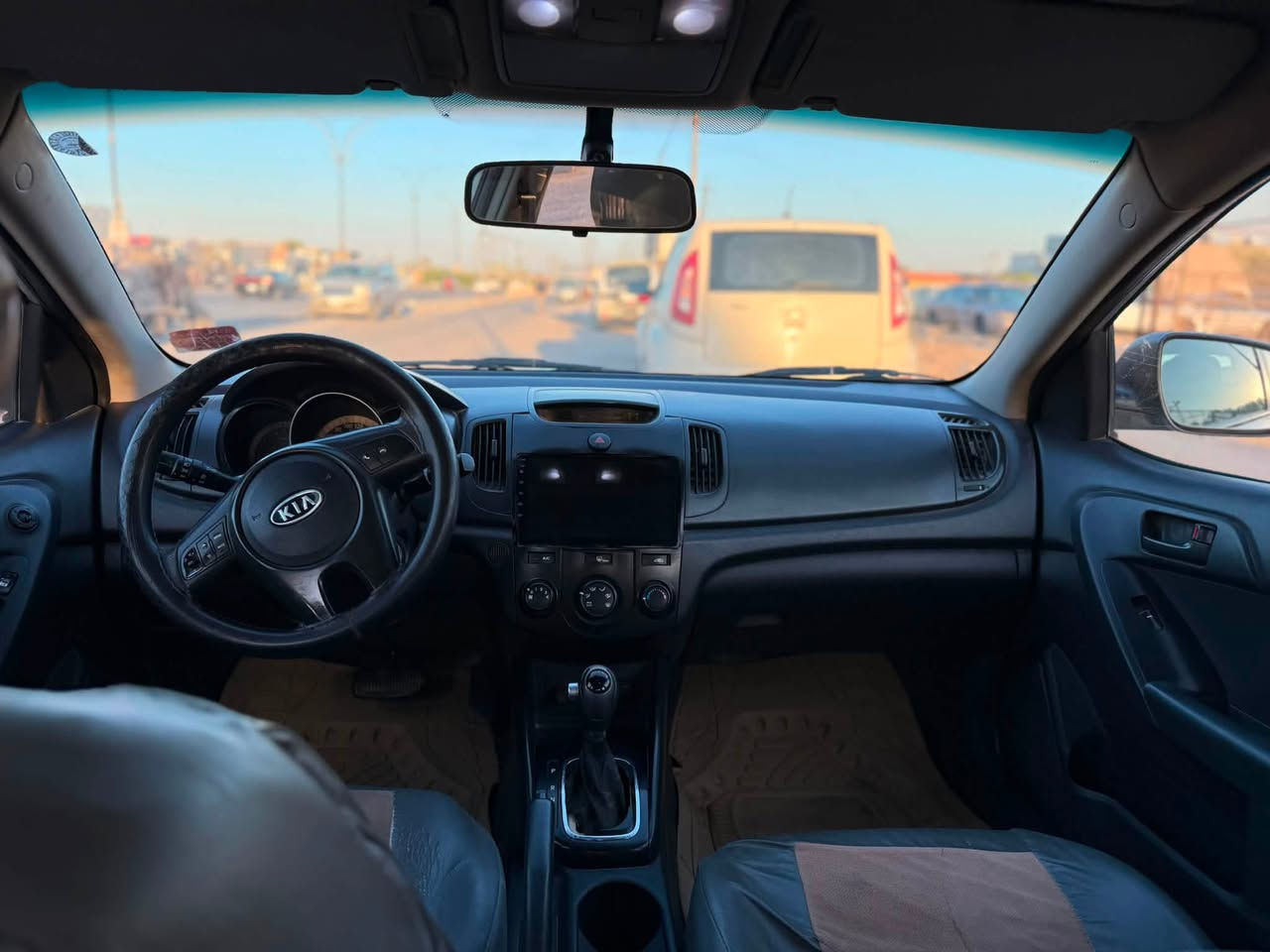 السلام عليكم 
سيراتوا 2013 
محرك 1600 دوش
بيها  بنيد مفتوح دور الچاملغ الخلفي صبغ والباب بخ صبغ فقط بدون ضربة،
السيارة حلوة وجاهزة من كلشي
كاميرة دوارة وشاشة چبيرة  
تدفئة تبريد محرك گير حدادية تايرات كلشي فول الفول
كهربائيات فول ، منظومة بانزين جديدة كامله 
السعر المطلوب 82 ورقة وبيها مجال بسيط،، العنوان الحلة للاستفسار ***********
