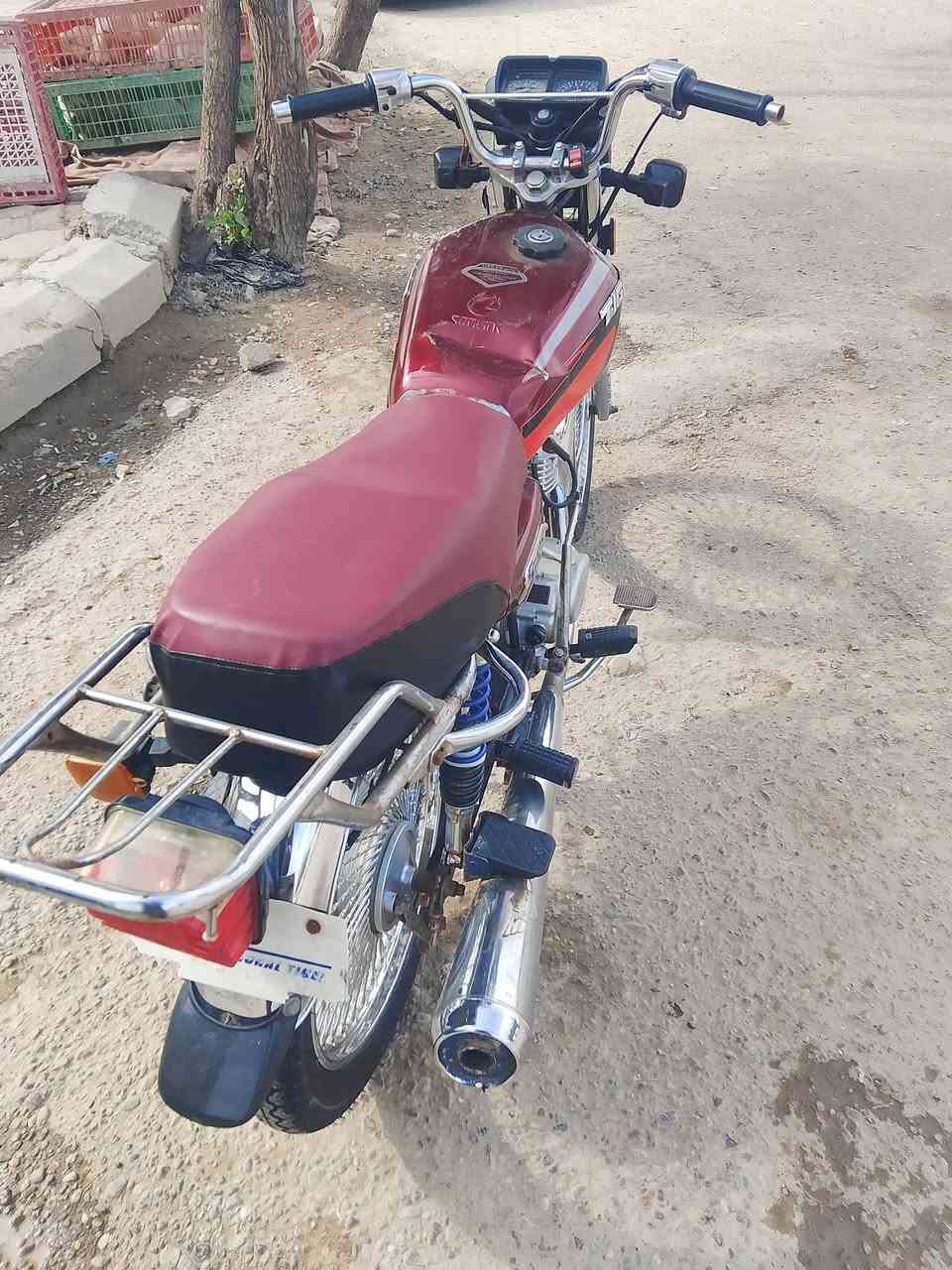 السلام عليكم دراجة تايكر للبيع موديل 21 اوراق أصولية الدراجة خير من الله محرك نضيف السعر ٤٧٠ وبيهة مجال   رقم الهاتف ***********
