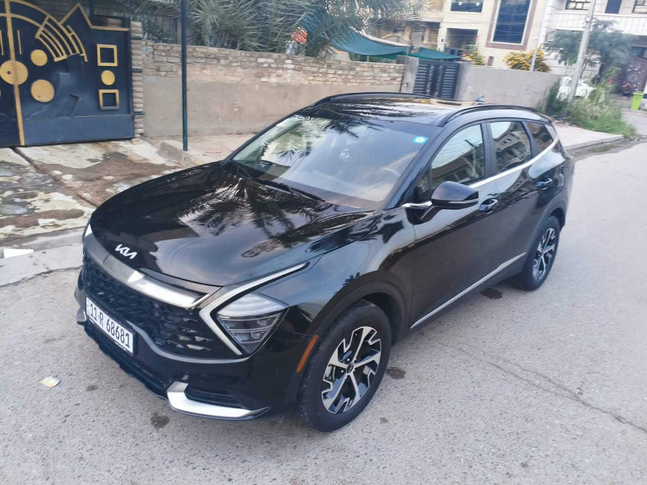 السلام عليكم 
كيا سيورتج هايبرد للبيع دخول جديد  مواصفات Ex  فول ما عدا الكاميرات 360 رقم بغداد مميز  بدون ايرباك بدون دواخل مكفوله شواصي ولغود بعدها ع غاز تبريد الشركه  فقط تبديل بنيد نفس اللون مطابق وبارد قليل بالجاملغ اليمنى بدون ايرباك 
المواصفات :
ـ بانوراما 
ـ بصمه
ـكشنات جلد كهرباء 
ـ شاشه جبيرة
ـ قبغ جنطه كهرباء ذكي
- نقطه عمياء
- كاميره خلفيه 
- كير ماوس
-شاحن لاسلكي
-ماشبه 16 الف ميل
-تحديد مسار 
ـسايد بريك دكمه
-هوك خلفي
السياره جديده بمعنى الكلمه ارضياتها كامله وسبير  
السياره ما بيها قطرة صبغ فقط تبديل بنيد ودعاميه نفس لون والجاملغ بارد  ومكحل شي بسيط  باقي السياره مكفوله من شواصي ولغود  وكير ومكينه  وايرباكات  لون اسود ملكي ابو الشذره  
السعر 223 ورقه وبيها مجال  مكان السياره بغداد الدوره للاستفسار ***********
