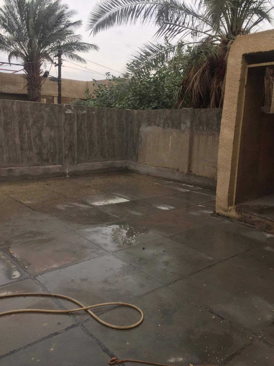 السلام عليكم
رقم صاحب البيت ***********

عندي بيت 216 م طابو ملك صرف /سند مستقل على طابو العامرية/باسم شخص 
واجهته 11م واحد فقط وطابقين
بالامكان يصير بيتين
بي 4 غرف نوم وصالة كبيرة وحديقة وكراج يكفي سيارتين
عرض الشارع 8 م بدون رصيف
وايضا بالامكان عزل الطابق الثاني عن الاول
البيت في منطقة الملحانية فرع نافذ ع الاساتذه 
قريب من السريع مال حي العامل وقريب من حي الجهاد
البيت بناء تسعينات 
مؤجر حاليا بوارد سنوي 8 ملايين و400

سعر المتر مليون وربع قفل بدون عملة
